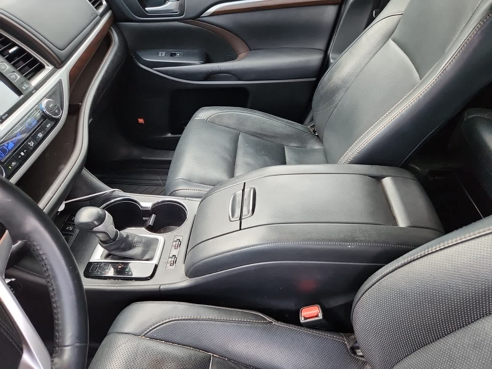 Thumbnail: 2016 Toyota Highlander - 11