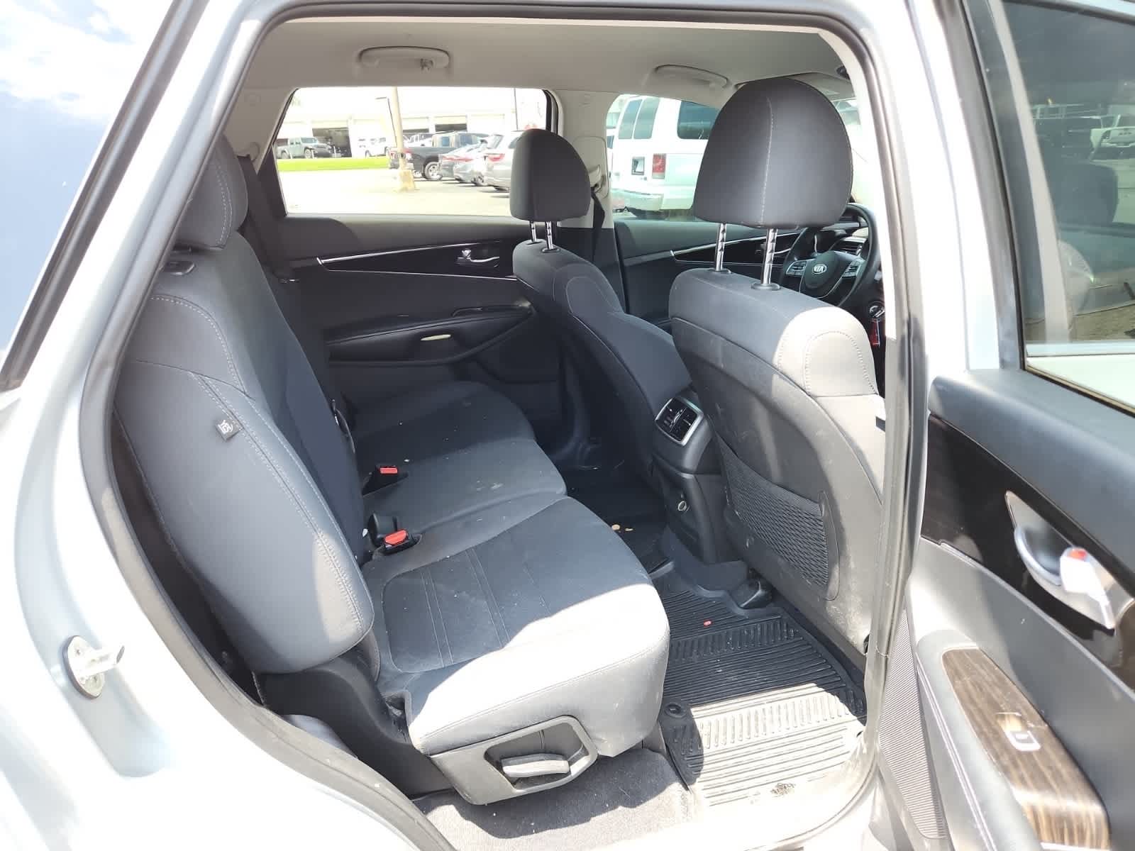 2019 Kia Sorento L 23