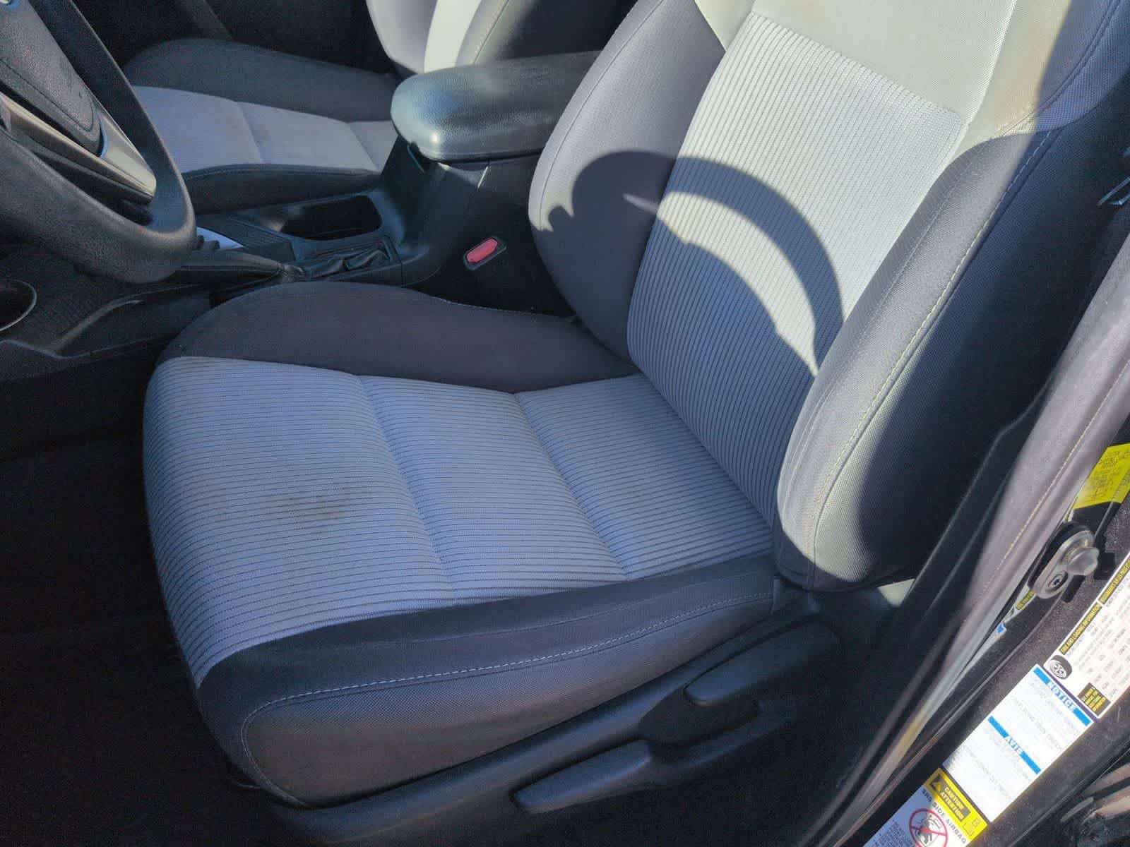 Thumbnail: 2015 Toyota RAV4 - 14