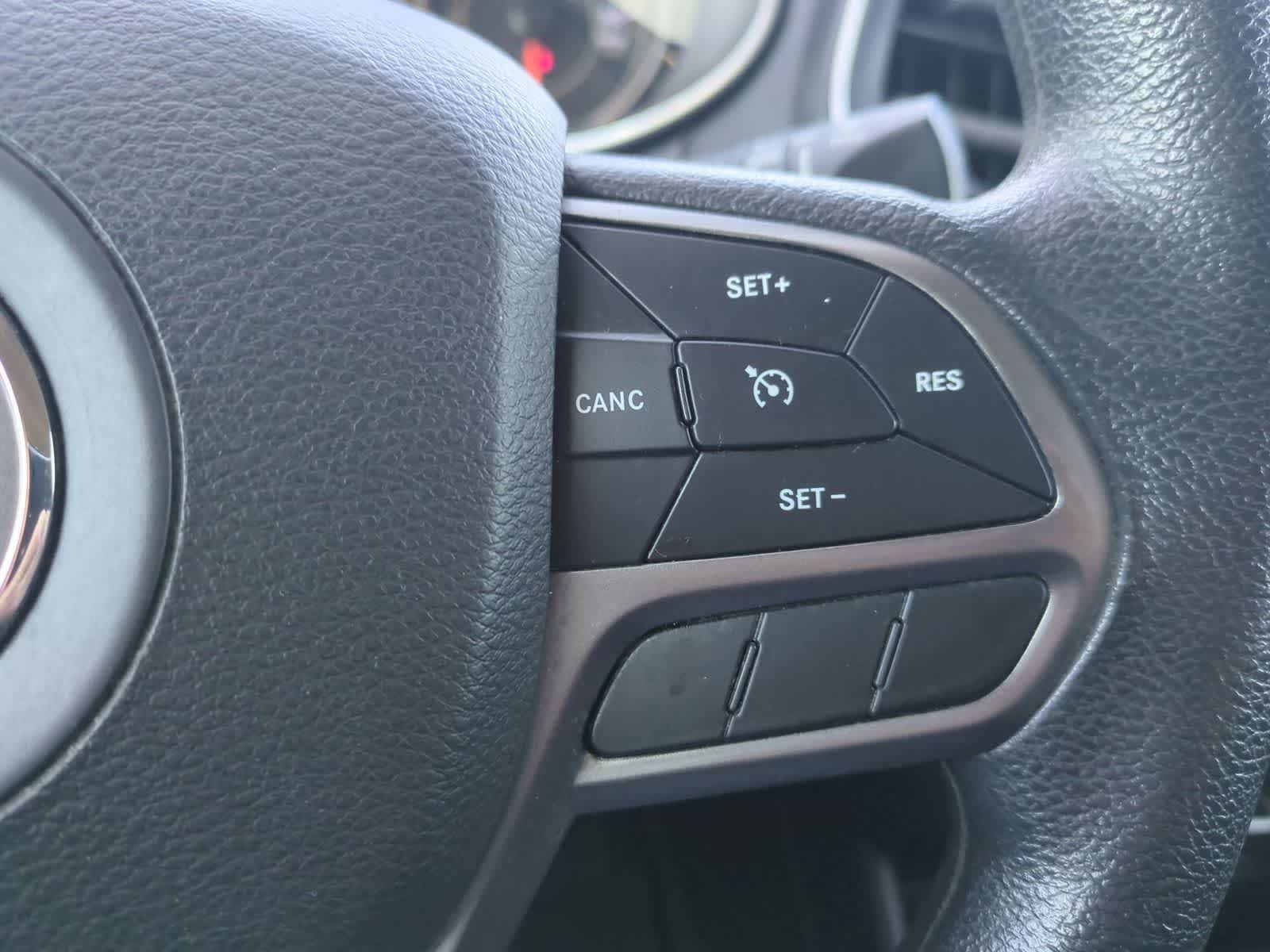 Thumbnail: 2020 Jeep Cherokee - 20