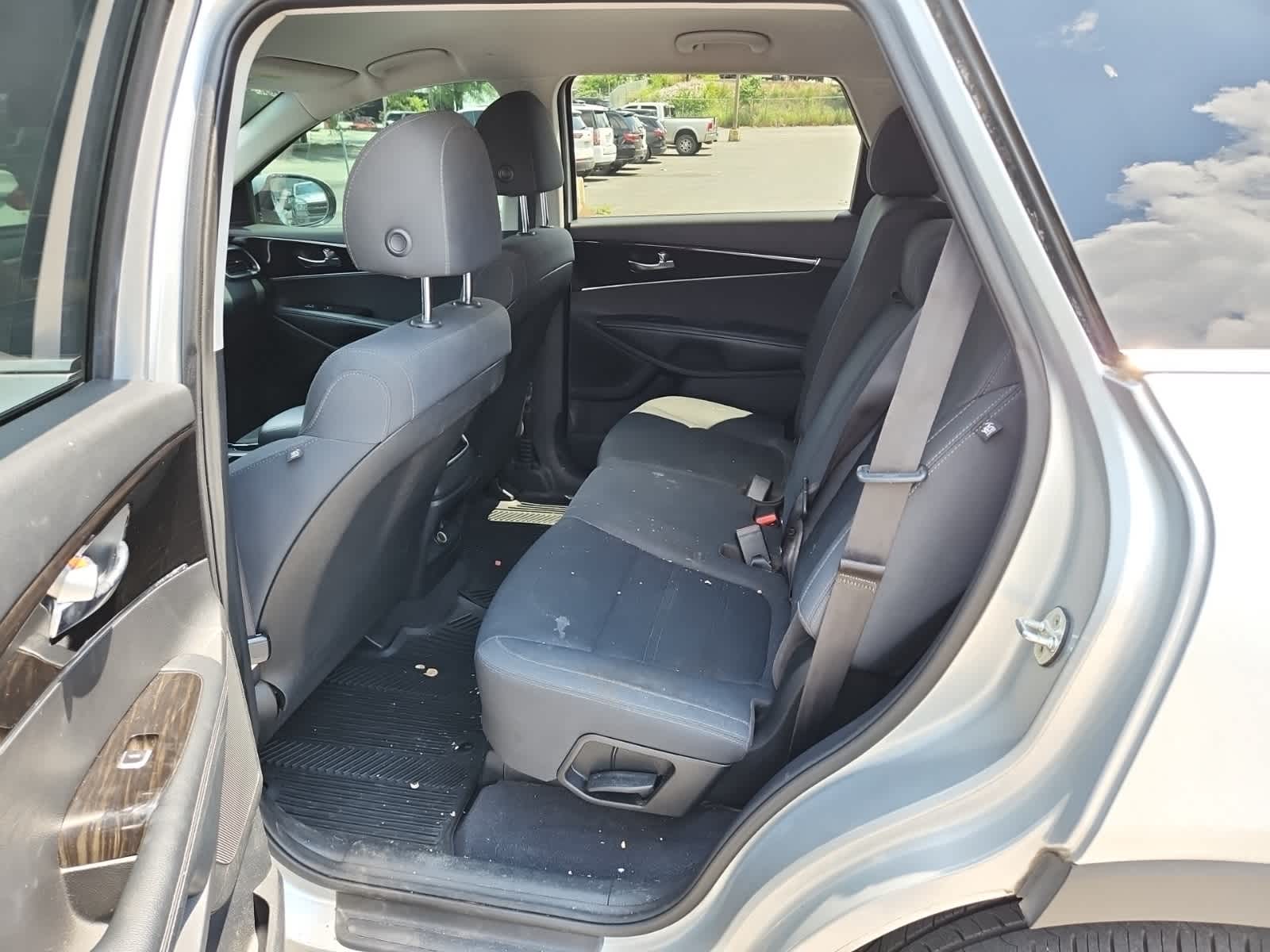 2019 Kia Sorento L 26