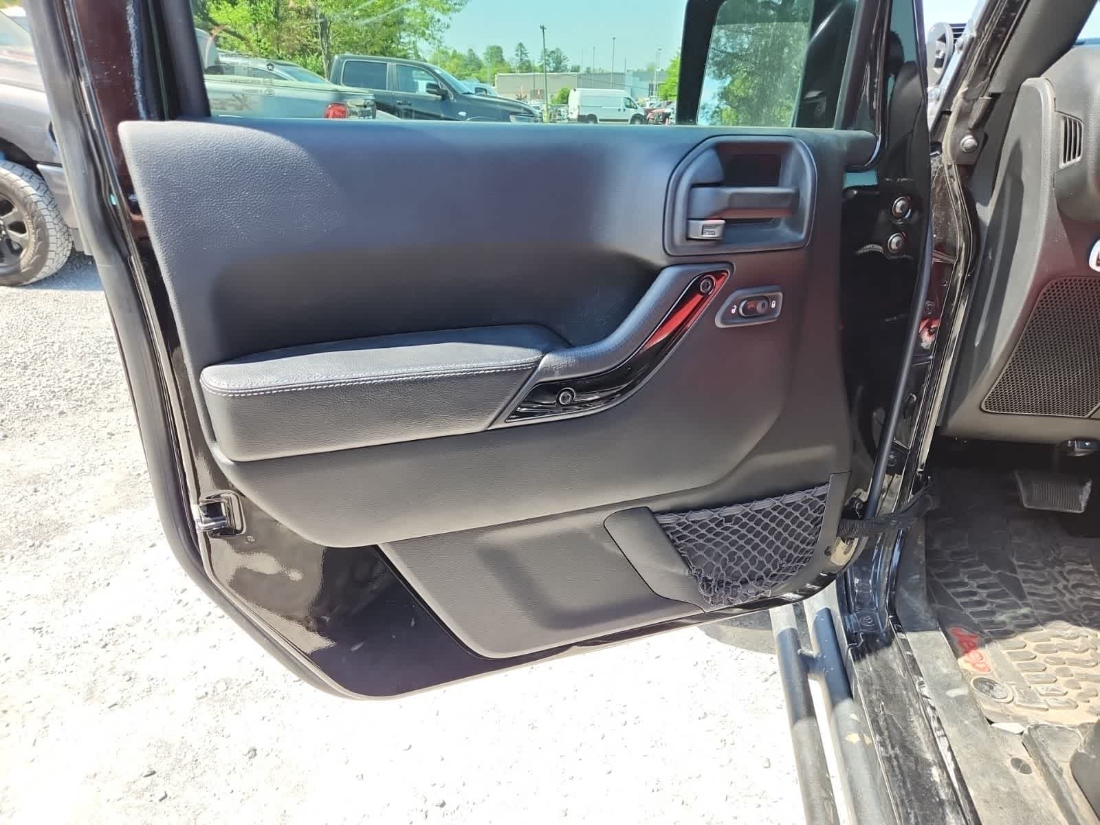 Thumbnail: 2017 Jeep Wrangler - 16