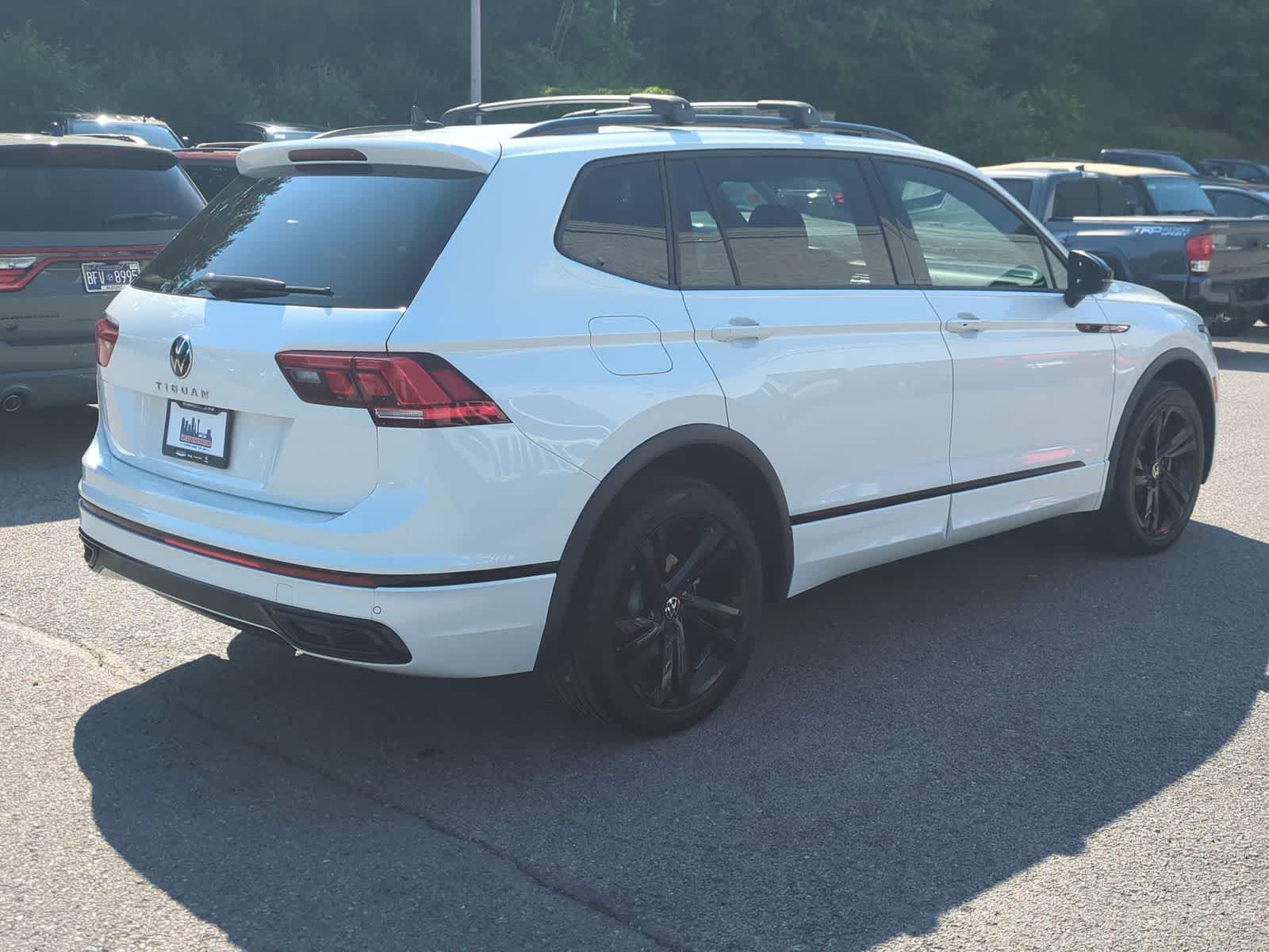 Thumbnail: 2023 Volkswagen Tiguan - 8