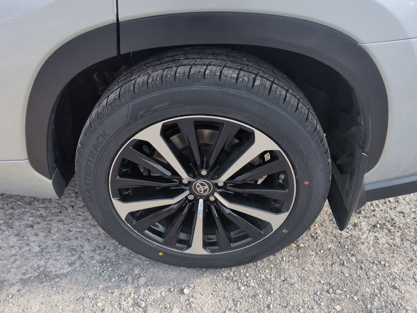 Thumbnail: 2022 Toyota Highlander - 13