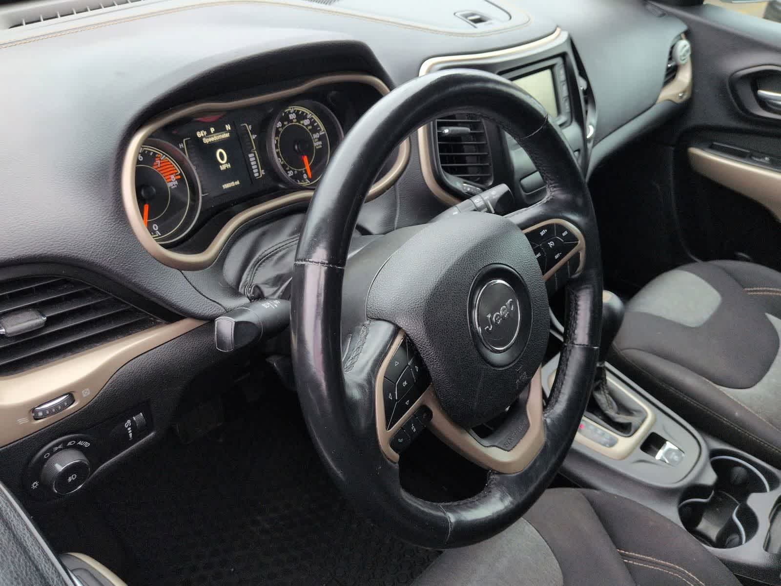 Thumbnail: 2018 Jeep Cherokee - 10