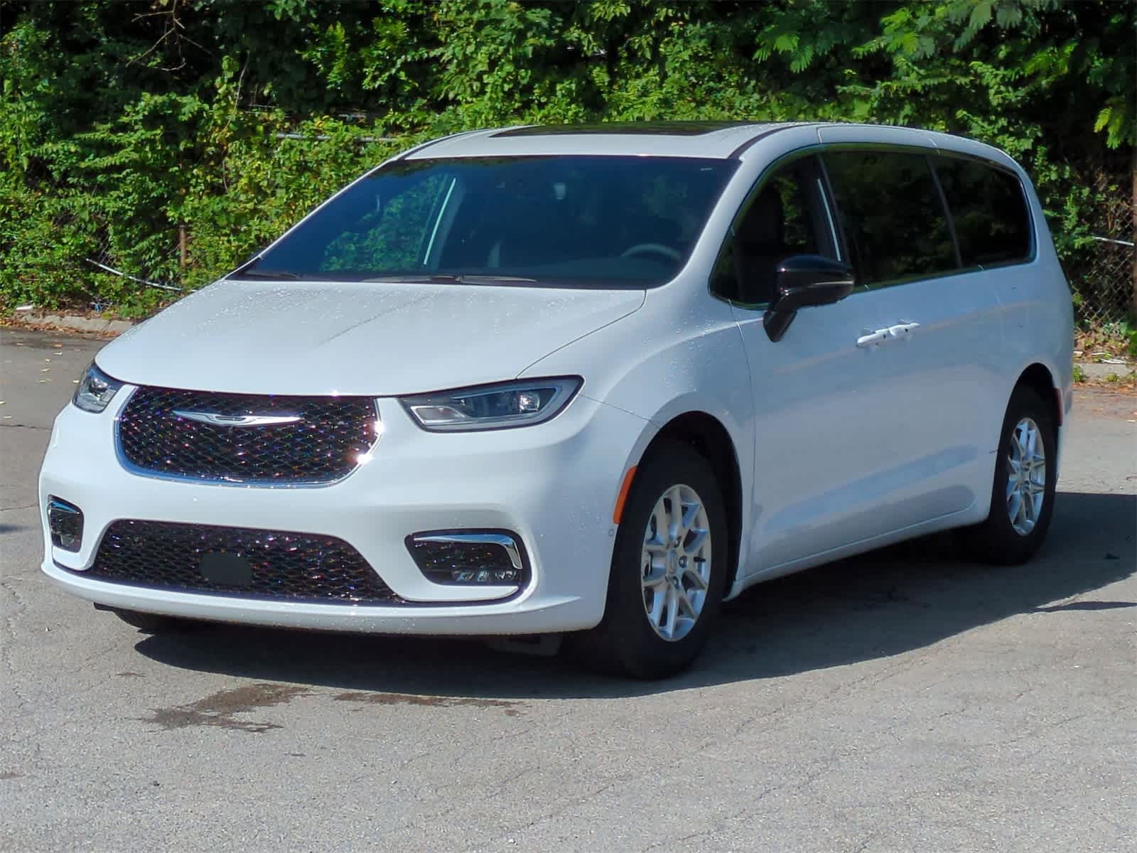 Thumbnail: 2025 Chrysler Pacifica - 4