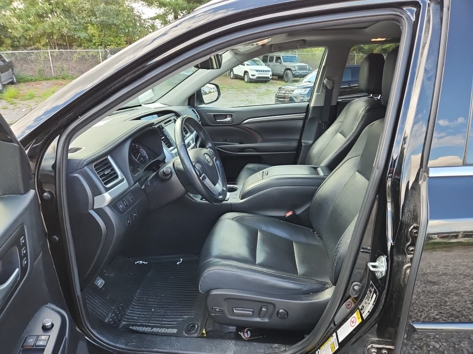 Thumbnail: 2019 Toyota Highlander - 15