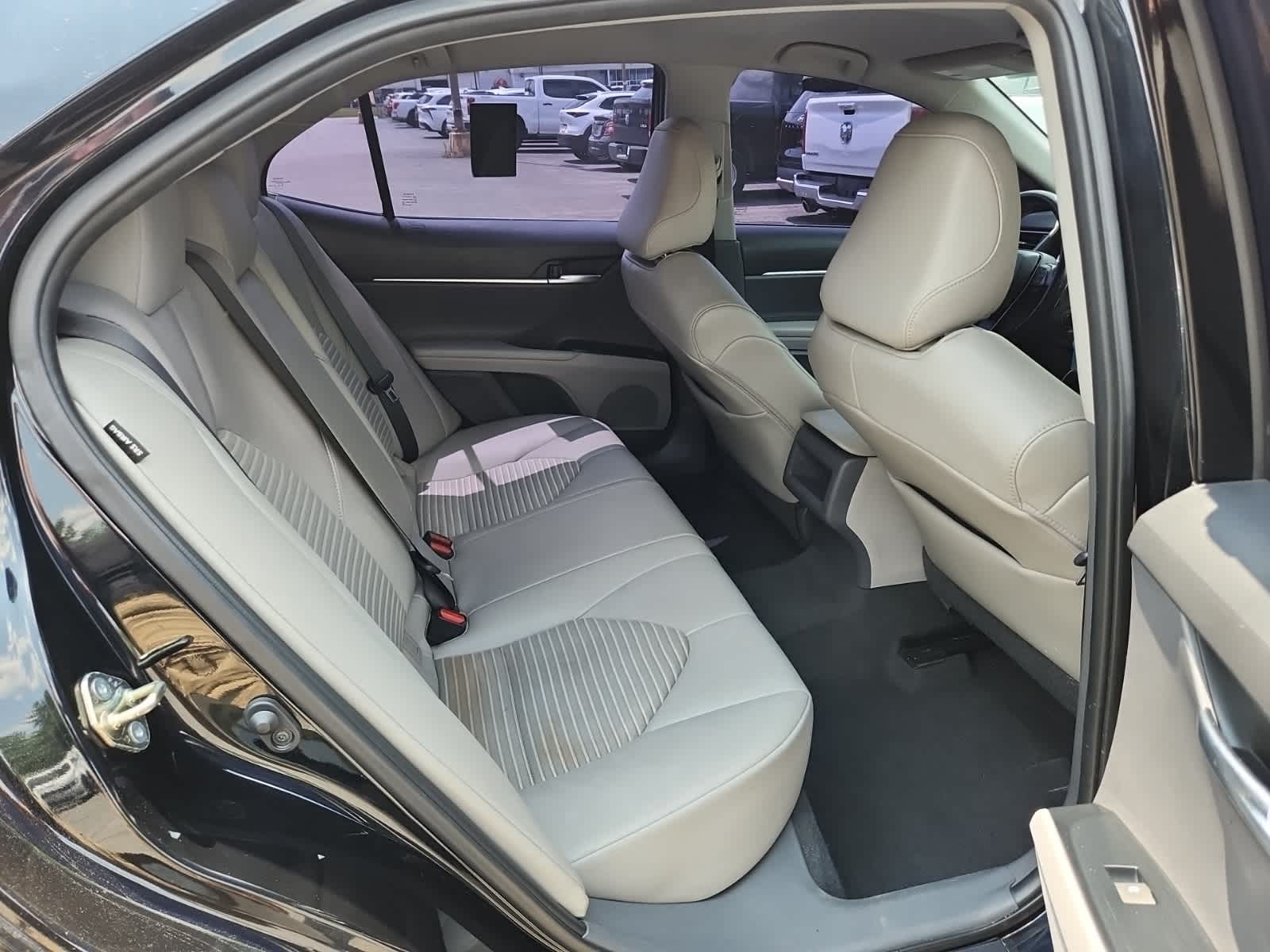 2020 Toyota Camry SE 23