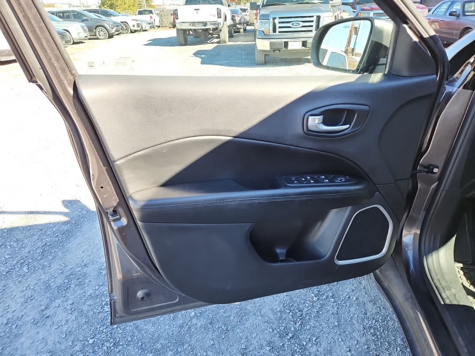 Thumbnail: 2021 Jeep Compass - 16