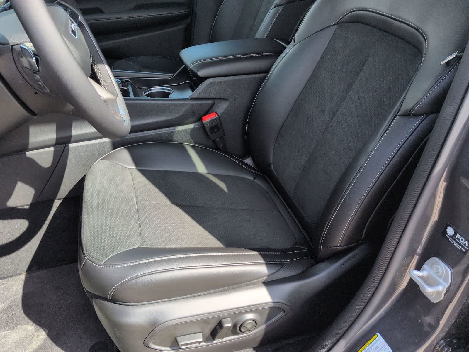 Thumbnail: 2026 Jeep Grand Cherokee - 11