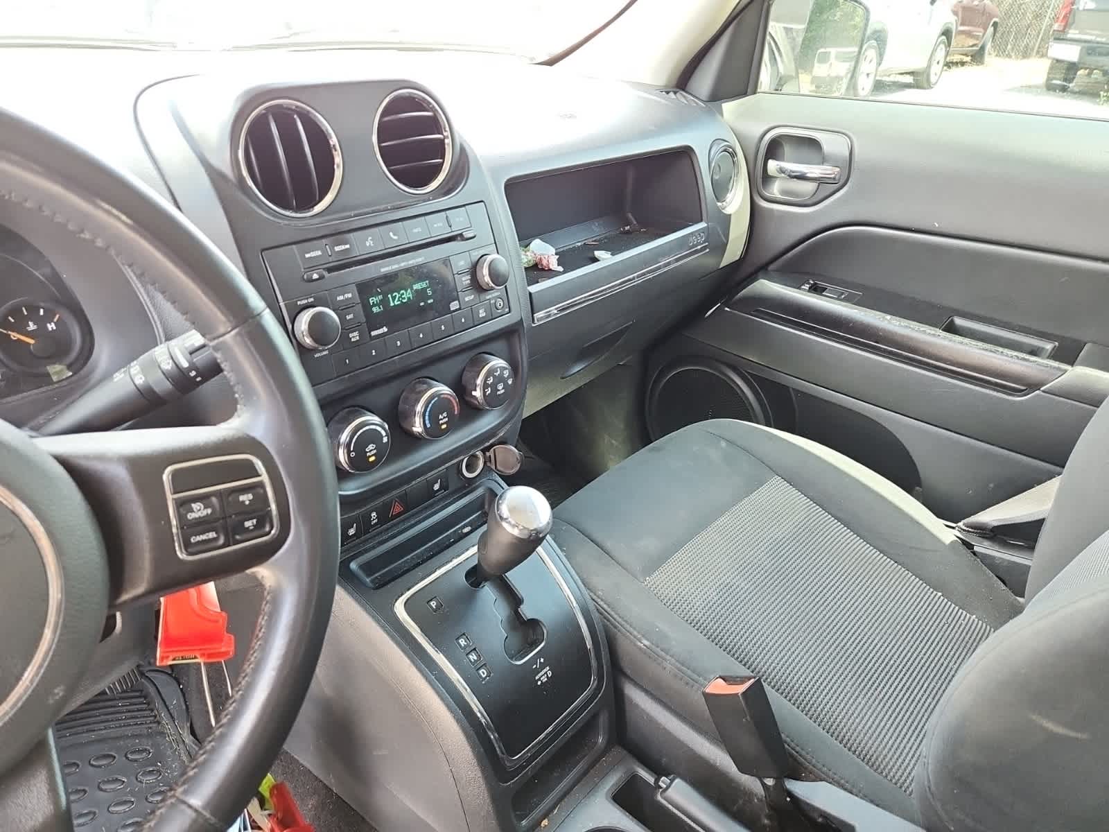 Thumbnail: 2015 Jeep Patriot - 10