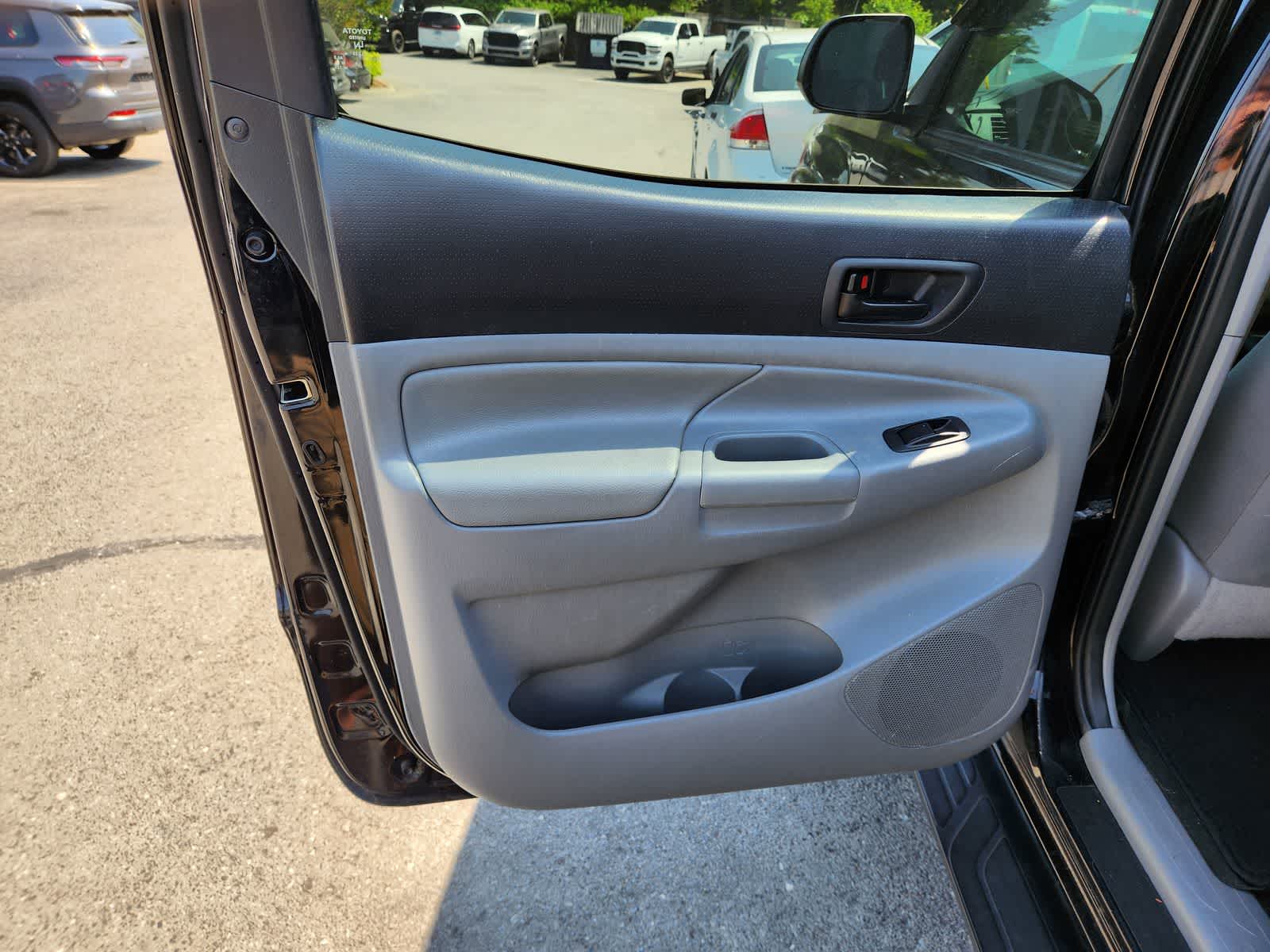 Thumbnail: 2015 Toyota Tacoma - 27