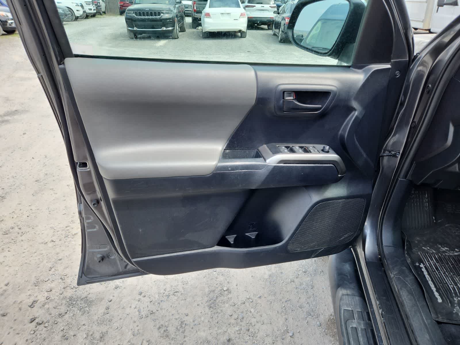 Thumbnail: 2019 Toyota Tacoma - 17