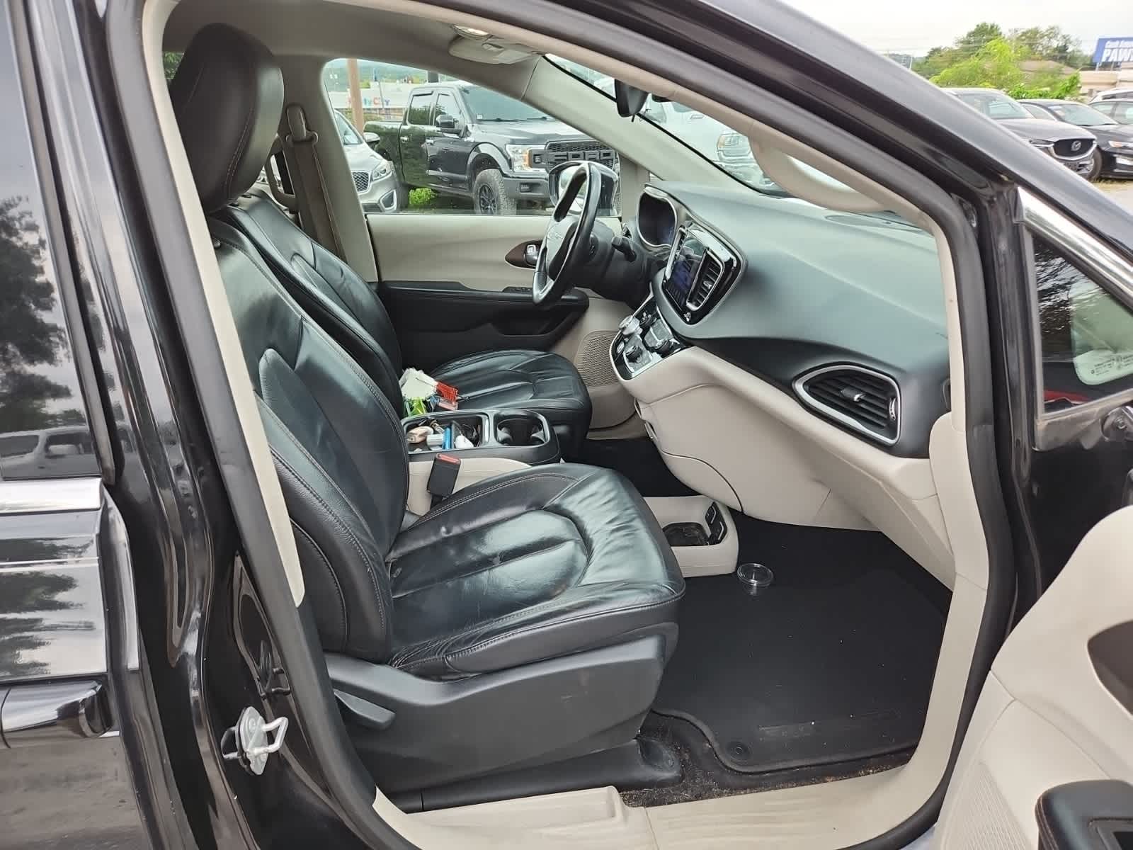 Thumbnail: 2017 Chrysler Pacifica - 21