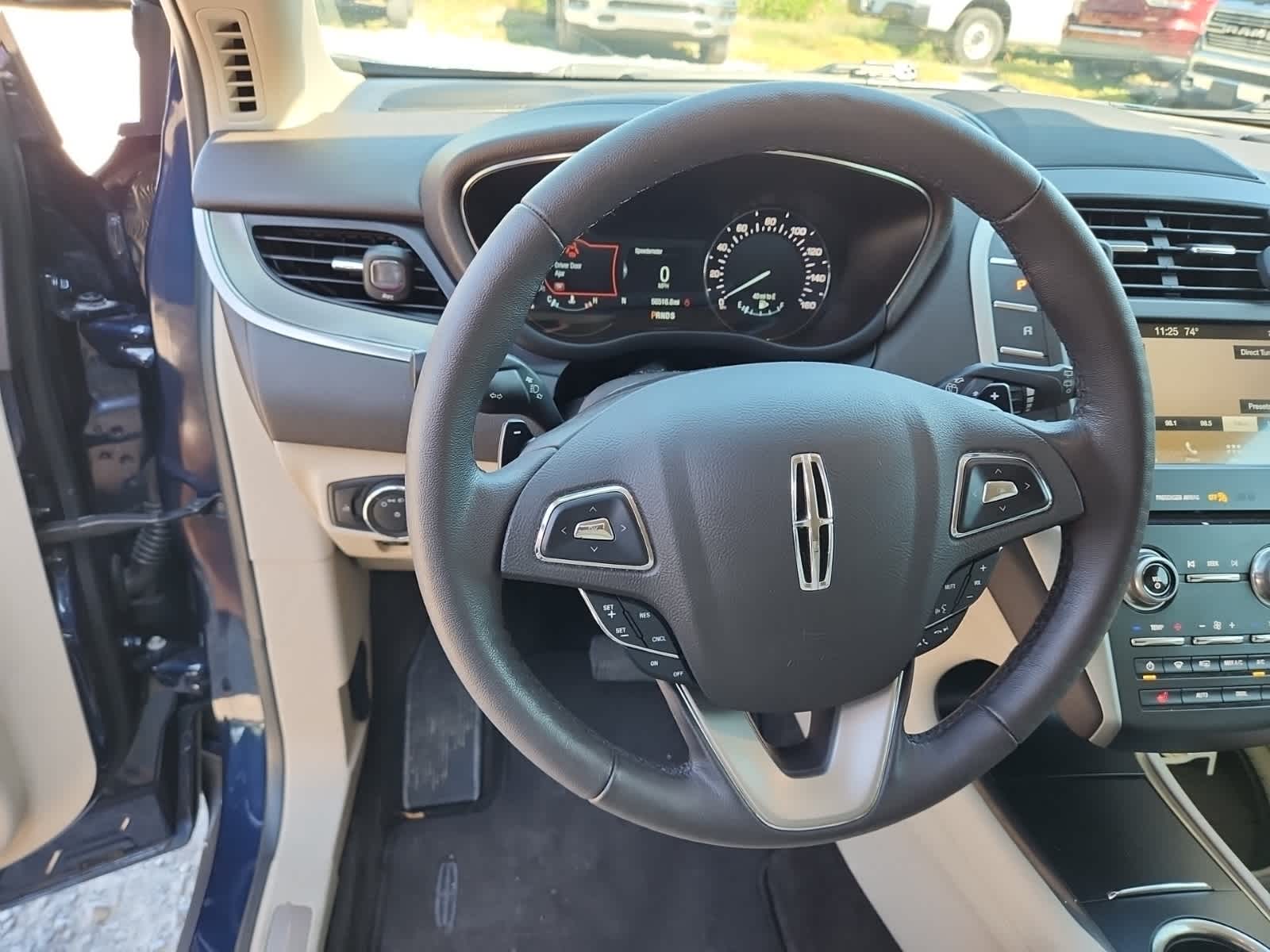 Thumbnail: 2017 Lincoln MKC - 12