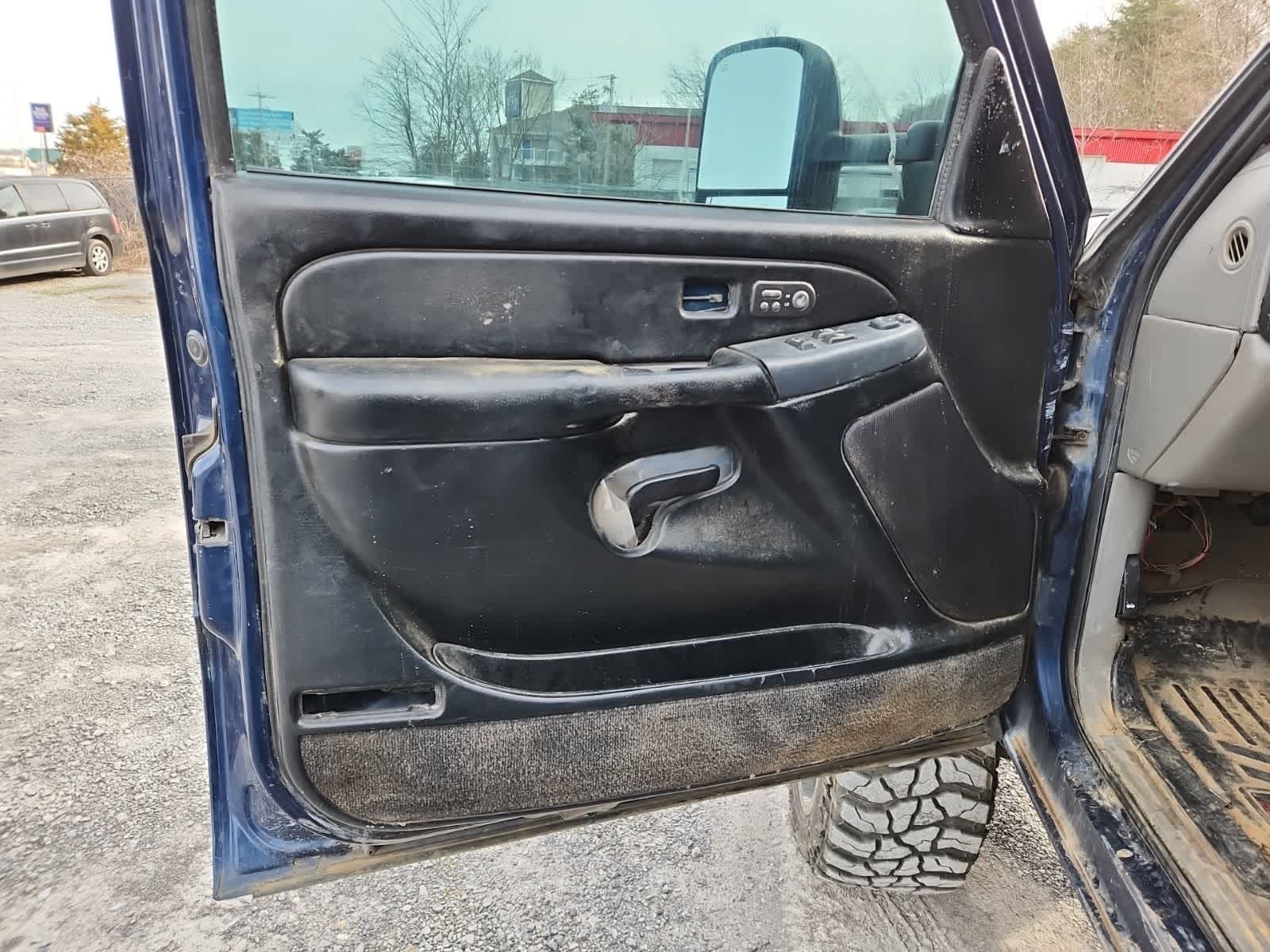 Thumbnail: 2000 Chevrolet Silverado 1500 - 17