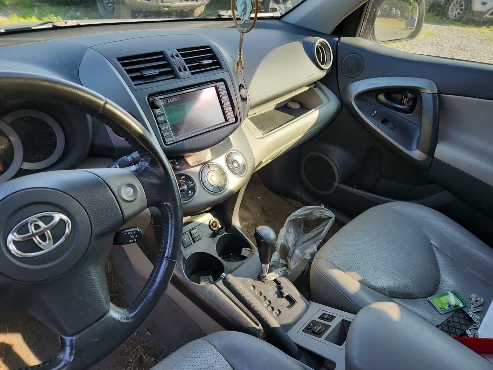 Thumbnail: 2011 Toyota RAV4 - 10