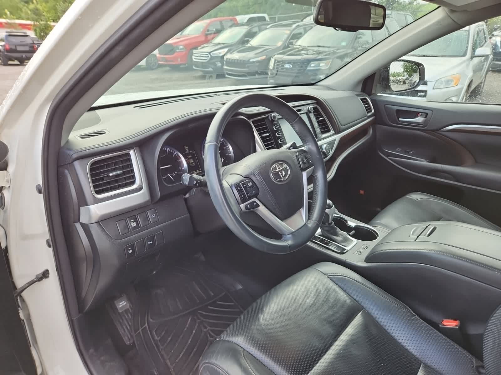 Thumbnail: 2016 Toyota Highlander - 13
