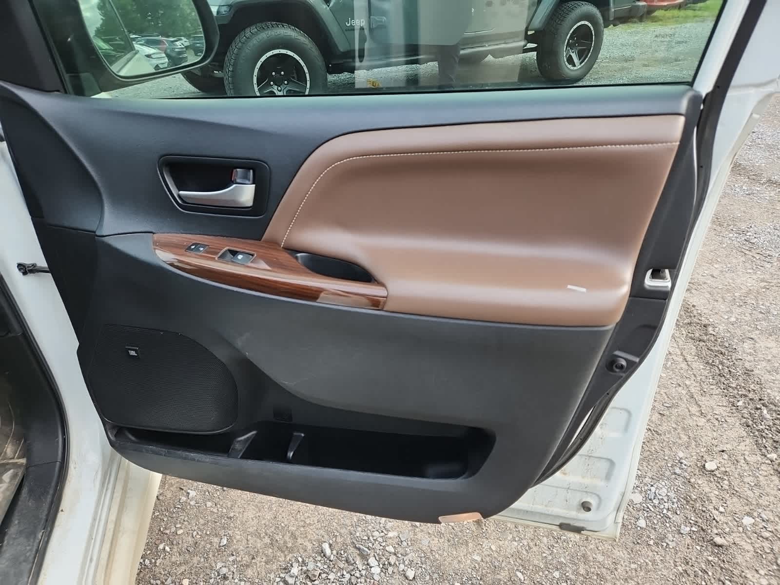Thumbnail: 2019 Toyota Sienna - 22