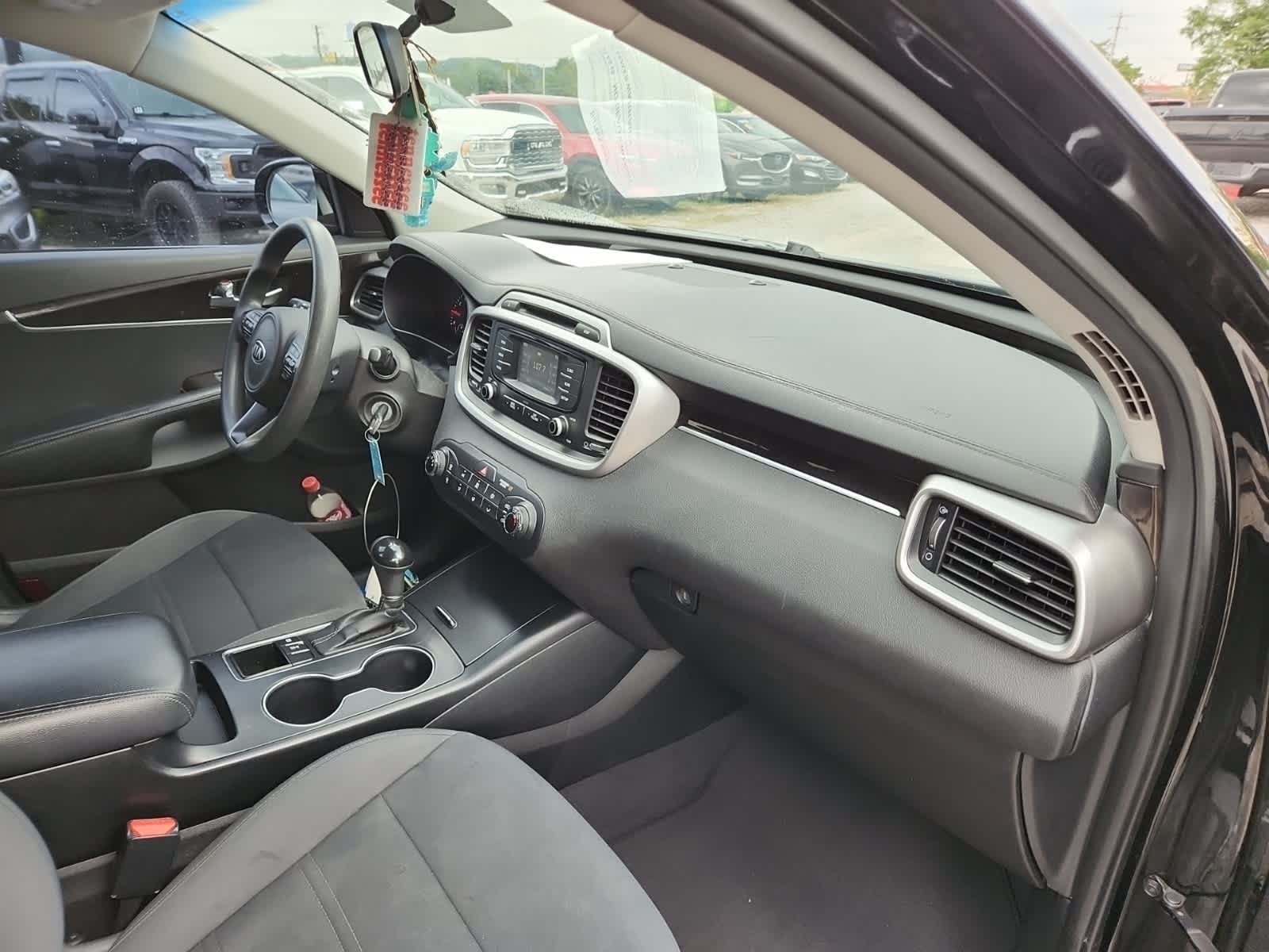 Thumbnail: 2017 Kia Sorento - 17