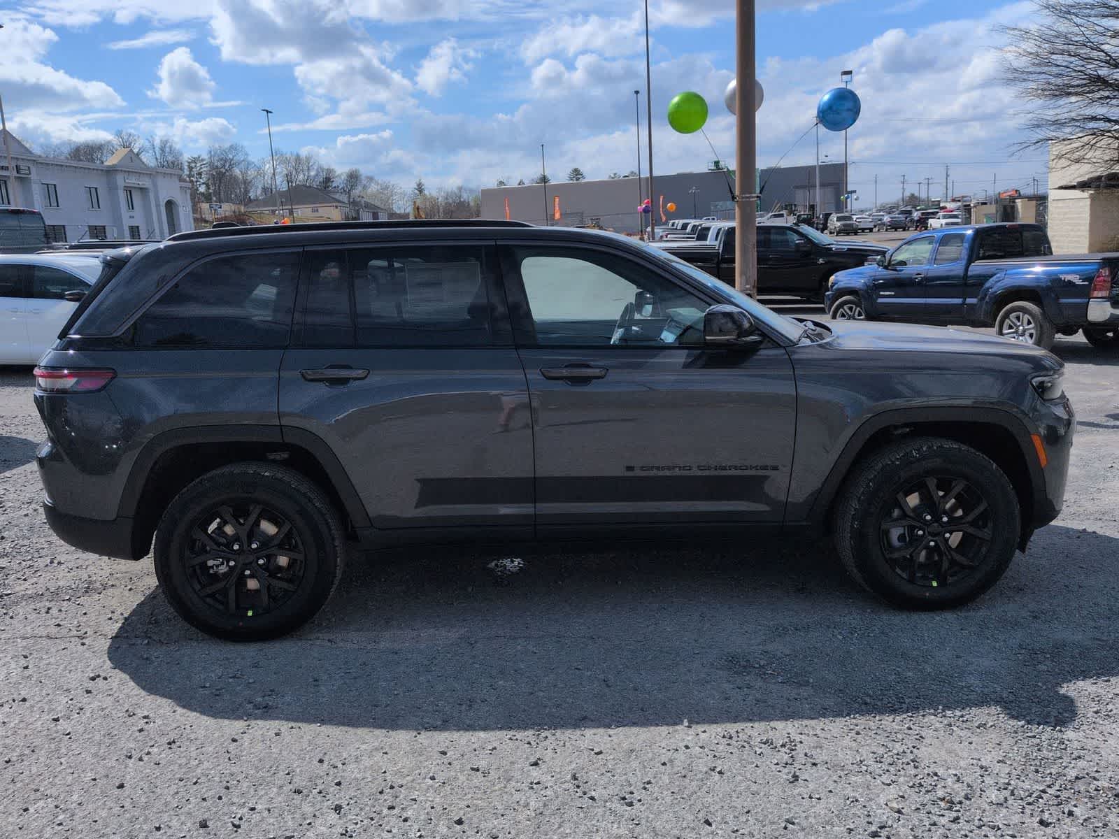 Thumbnail: 2026 Jeep Grand Cherokee - 9