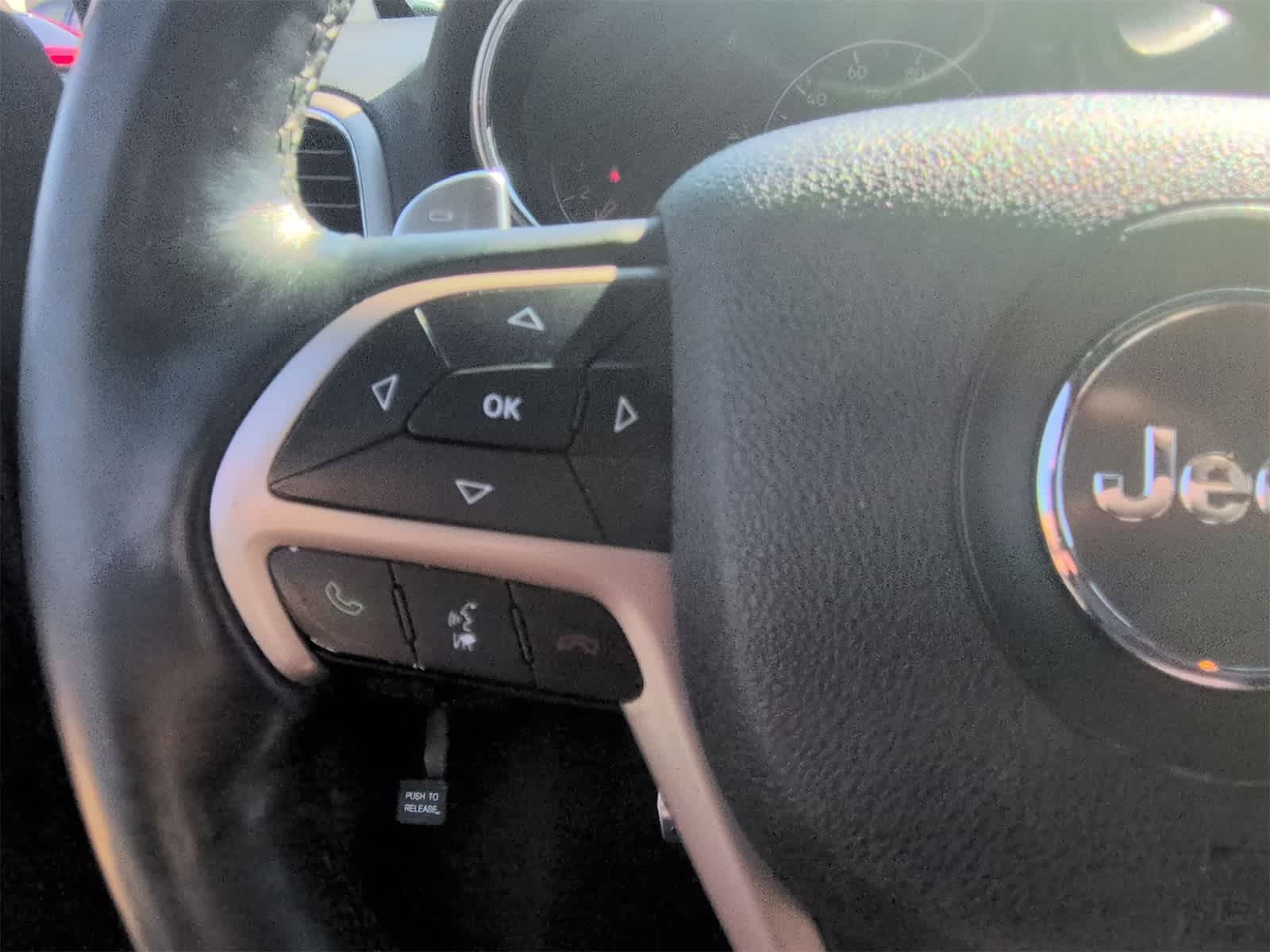 Thumbnail: 2015 Jeep Grand Cherokee - 23