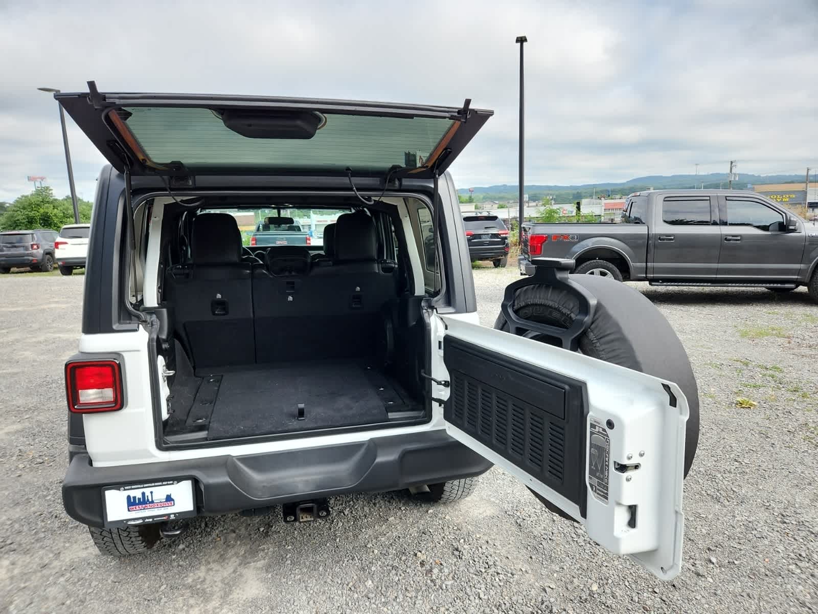 Thumbnail: 2020 Jeep Wrangler - 26