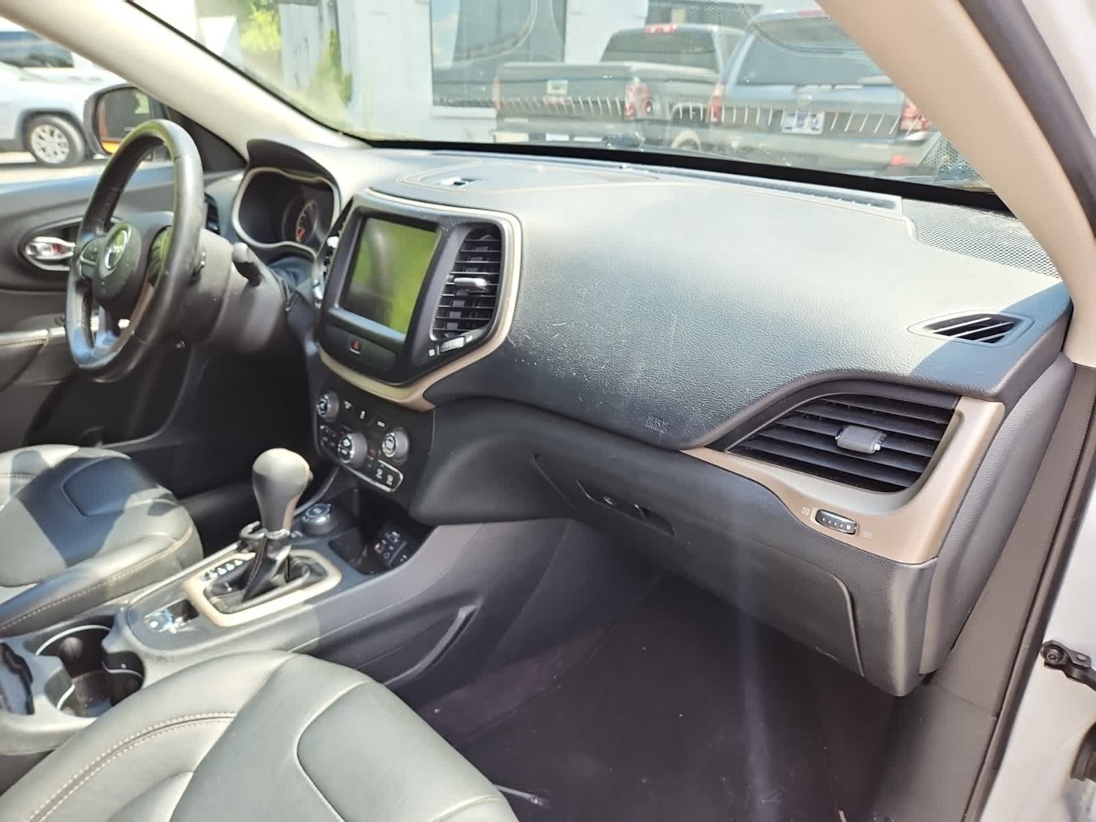 Thumbnail: 2016 Jeep Cherokee - 17