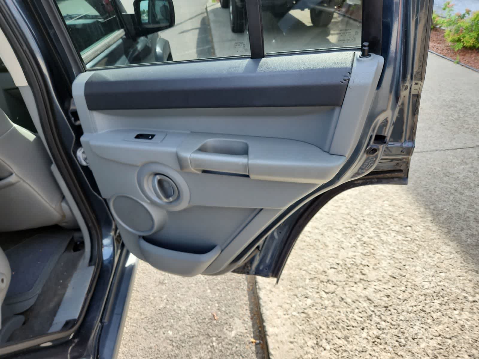 Thumbnail: 2007 Jeep Commander - 24