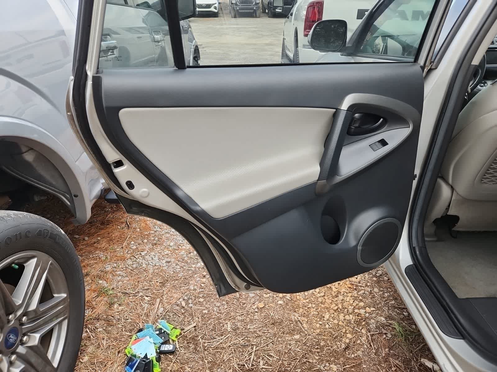 Thumbnail: 2011 Toyota RAV4 - 24