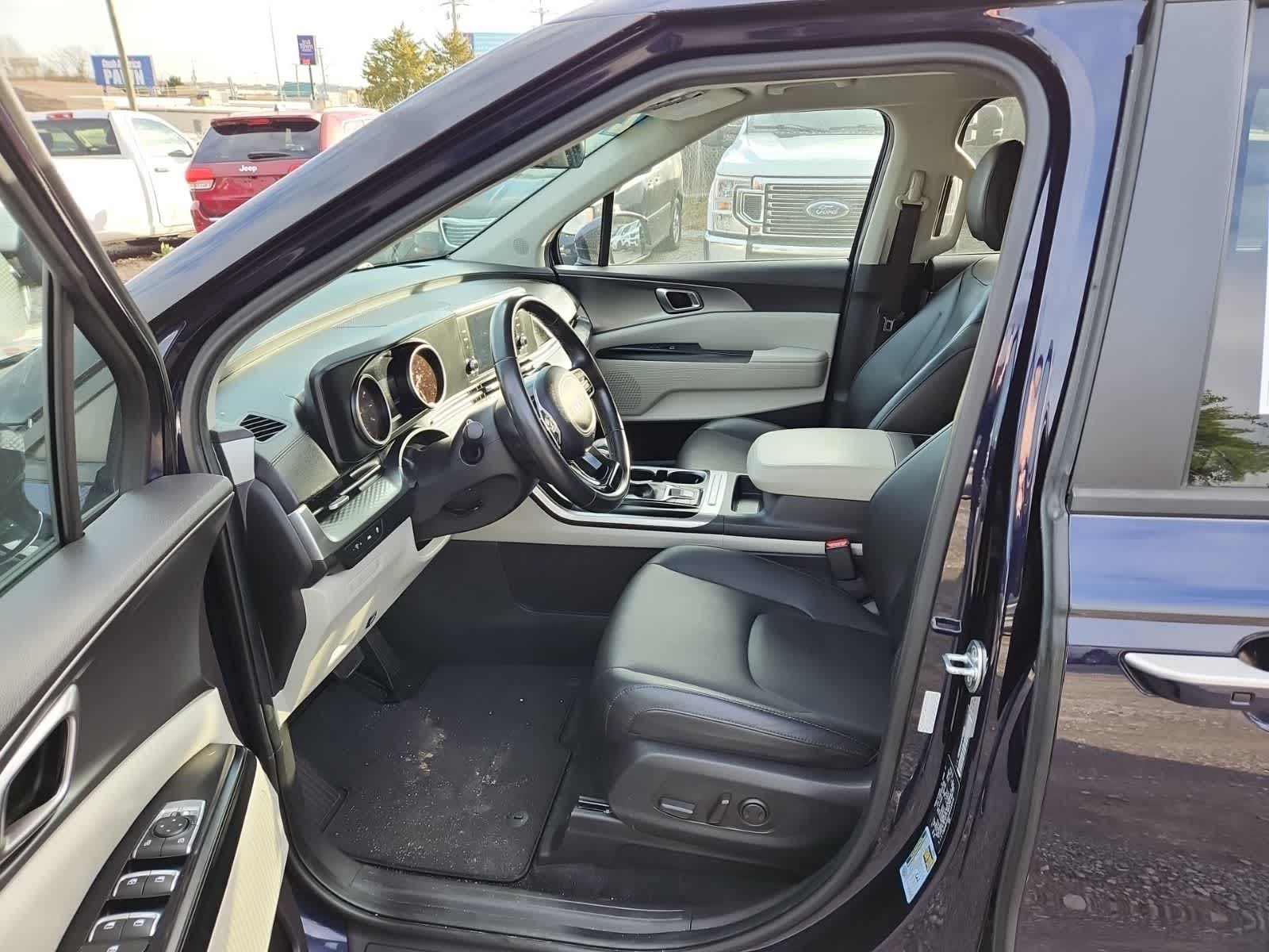 Thumbnail: 2022 Kia Carnival - 15