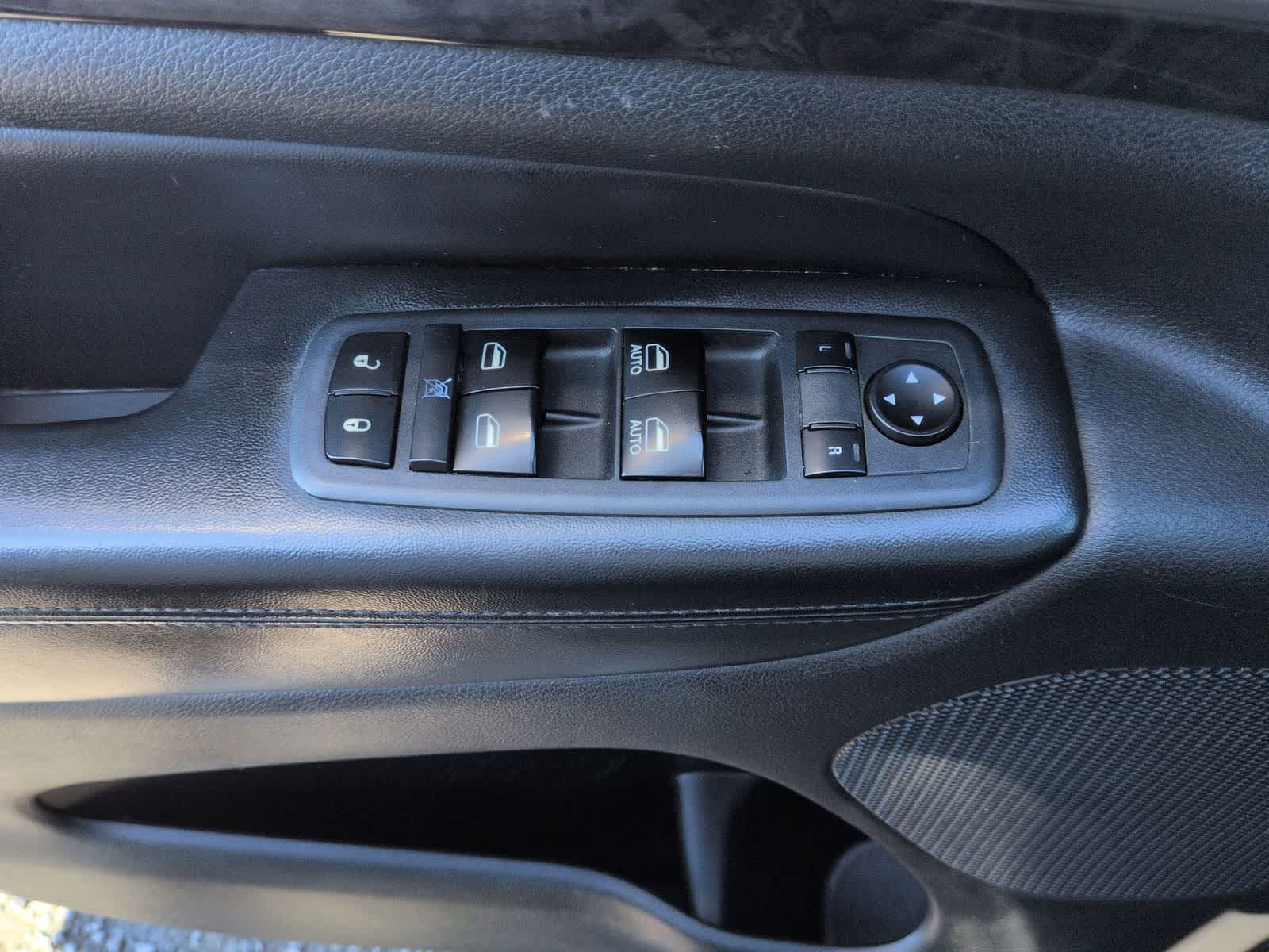 Thumbnail: 2012 Jeep Grand Cherokee - 15