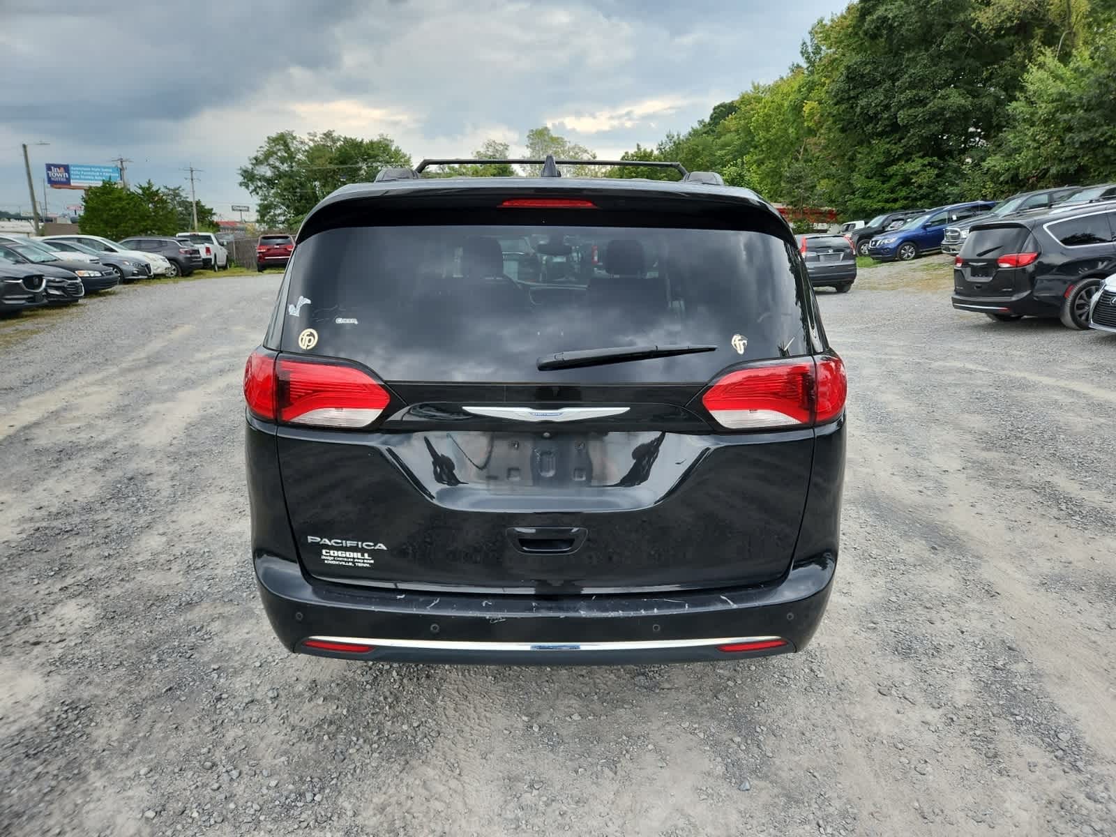 Thumbnail: 2017 Chrysler Pacifica - 4