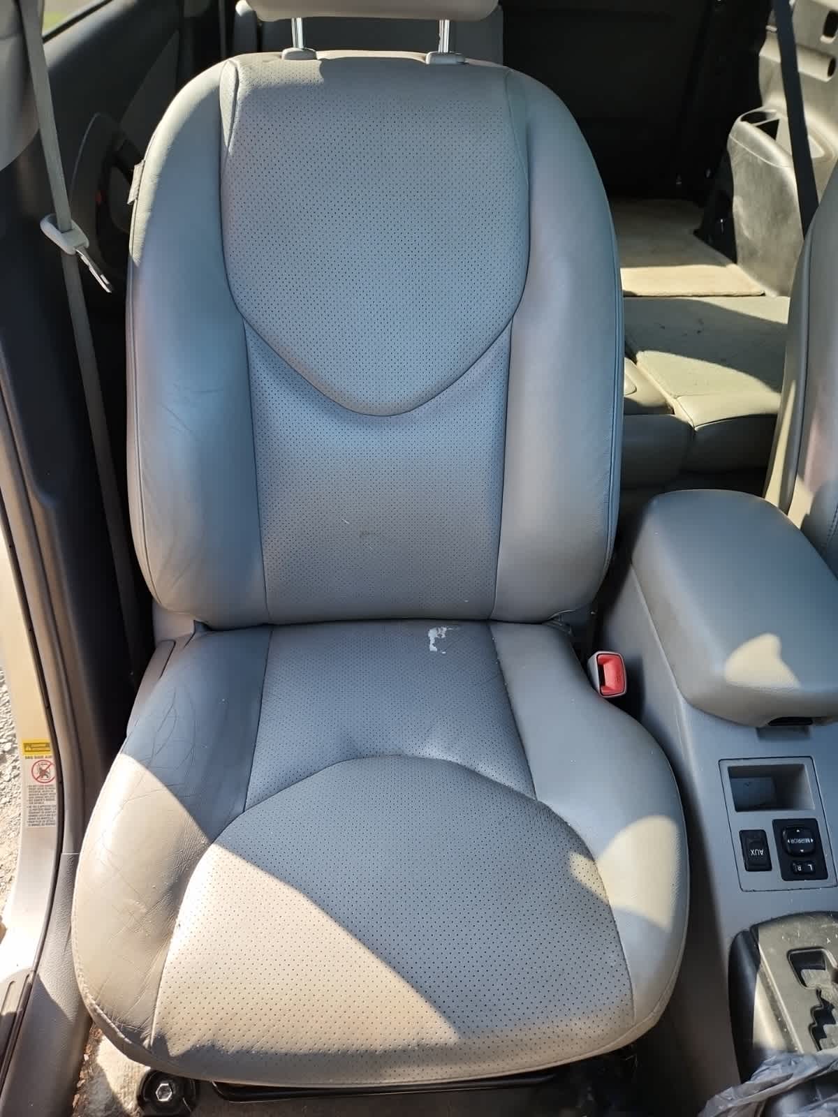 Thumbnail: 2011 Toyota RAV4 - 18