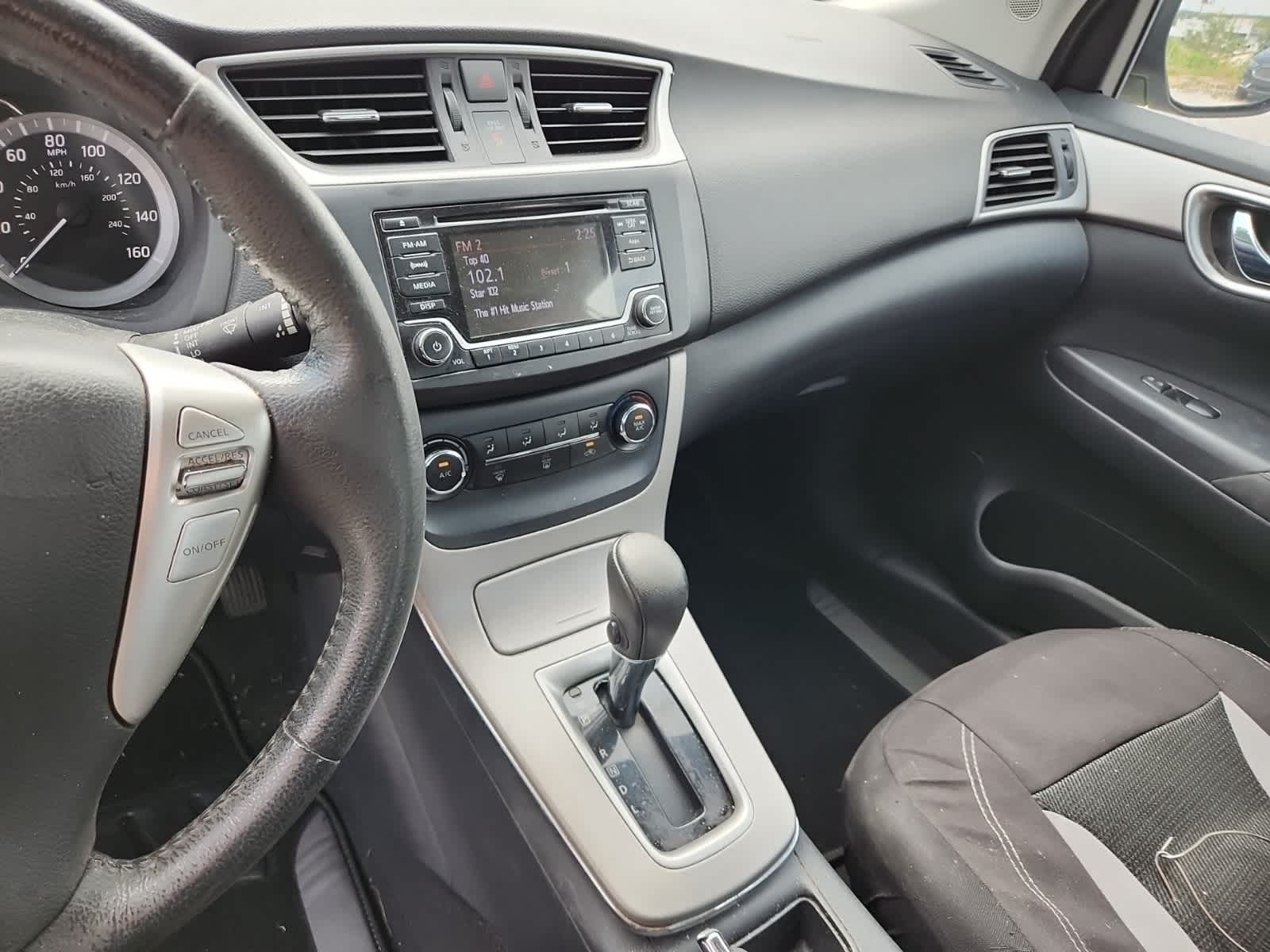 Thumbnail: 2015 Nissan Sentra - 10