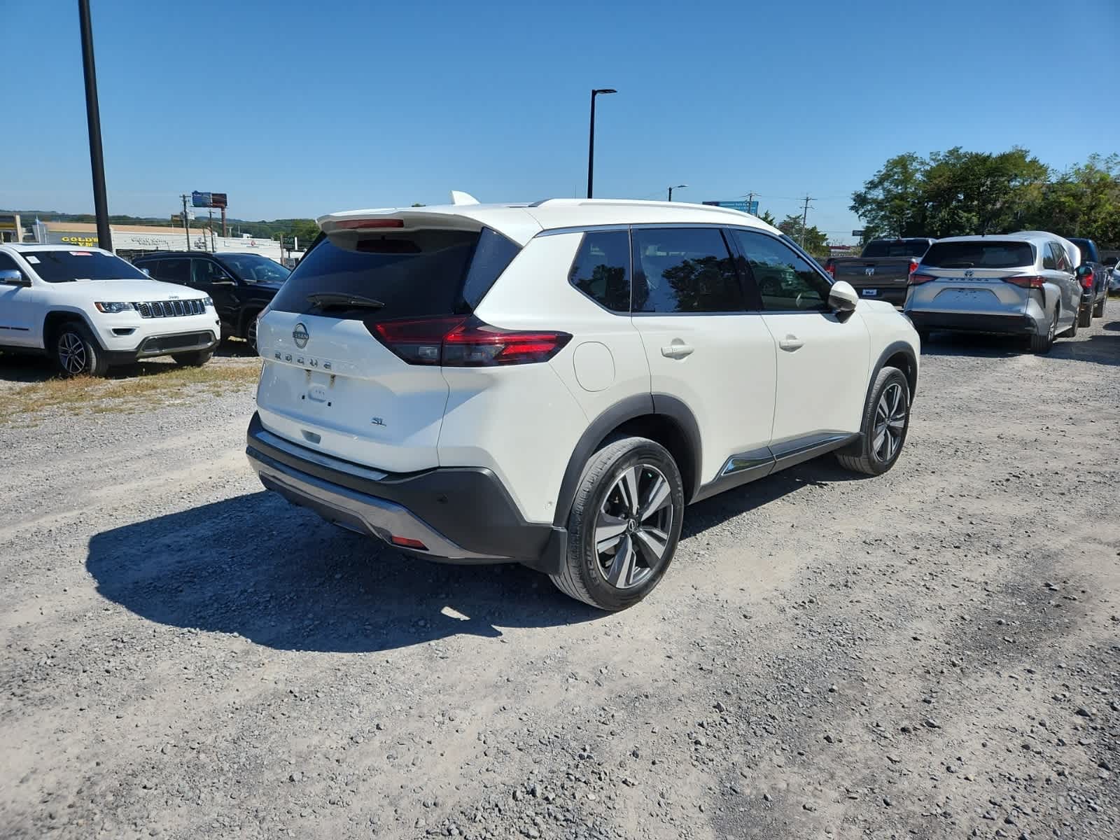 Thumbnail: 2022 Nissan Rogue - 5