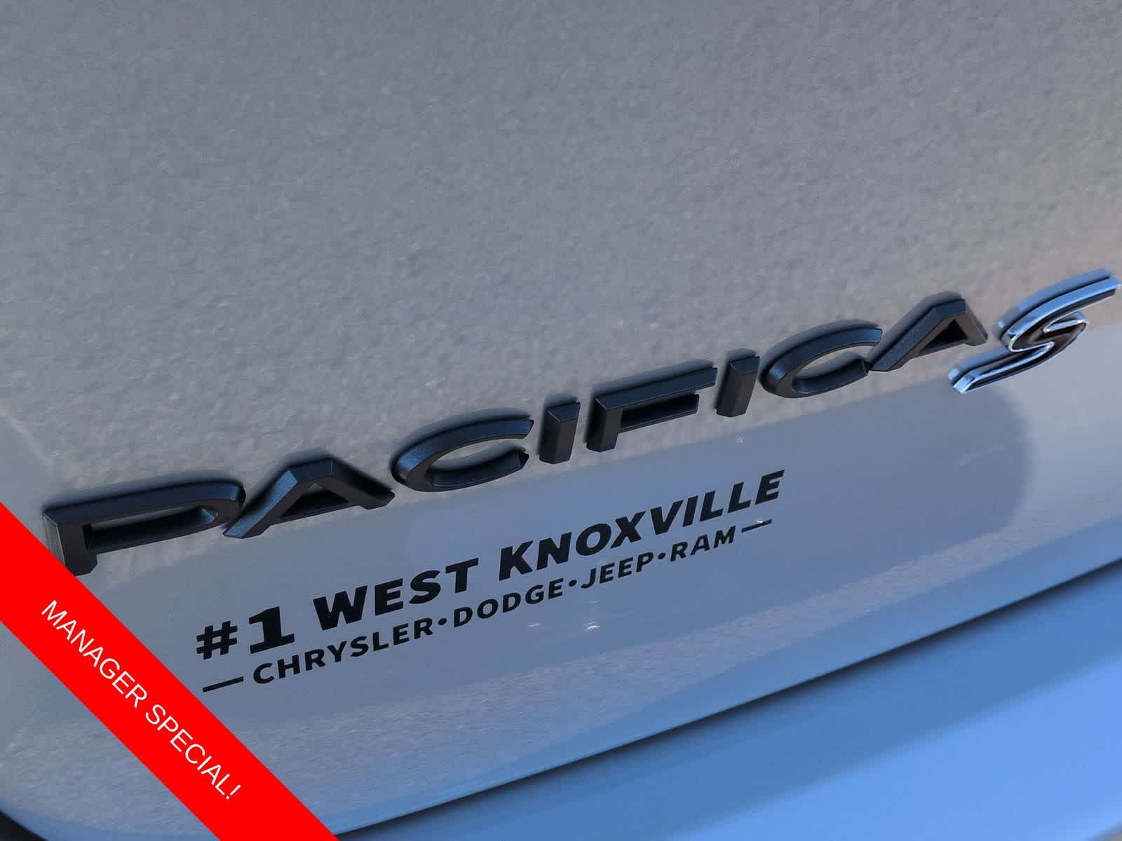Thumbnail: 2026 Chrysler Pacifica - 5