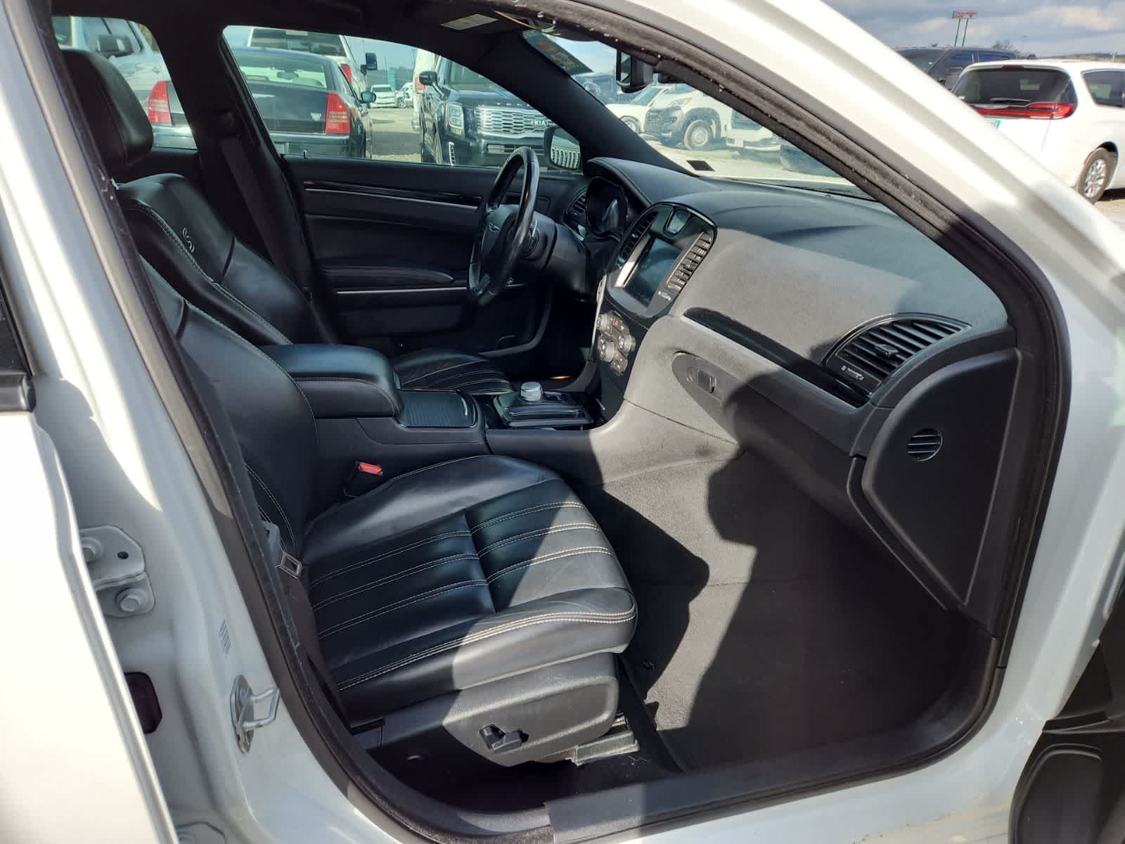 Thumbnail: 2019 Chrysler 300 - 21