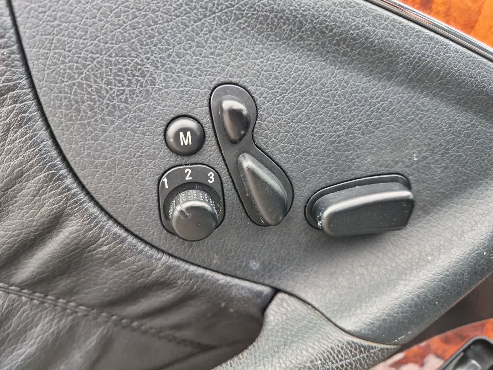 Thumbnail: 2008 Mercedes-Benz CLK - 17