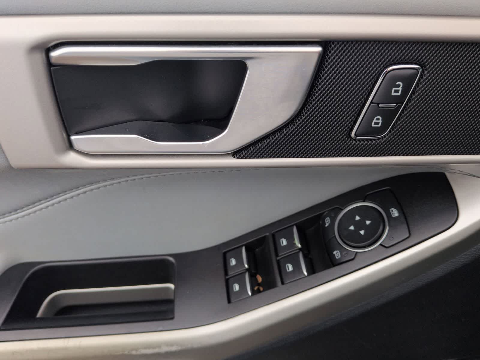 Thumbnail: 2021 Ford Explorer - 17