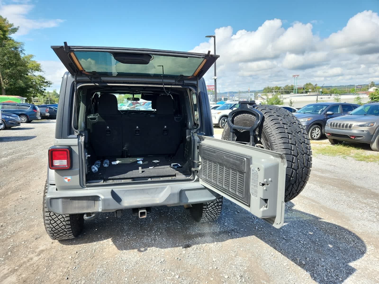 Thumbnail: 2018 Jeep Wrangler - 28