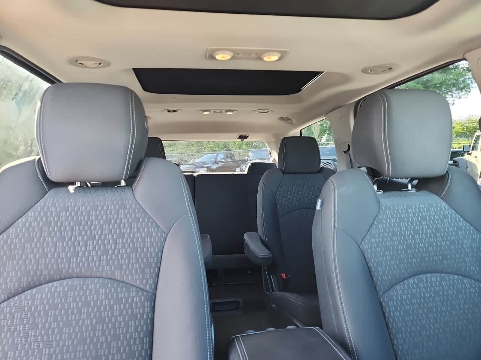 Thumbnail: 2015 GMC Acadia - 19