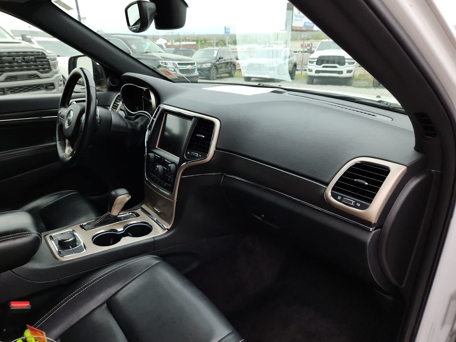 Thumbnail: 2017 Jeep Grand Cherokee - 17