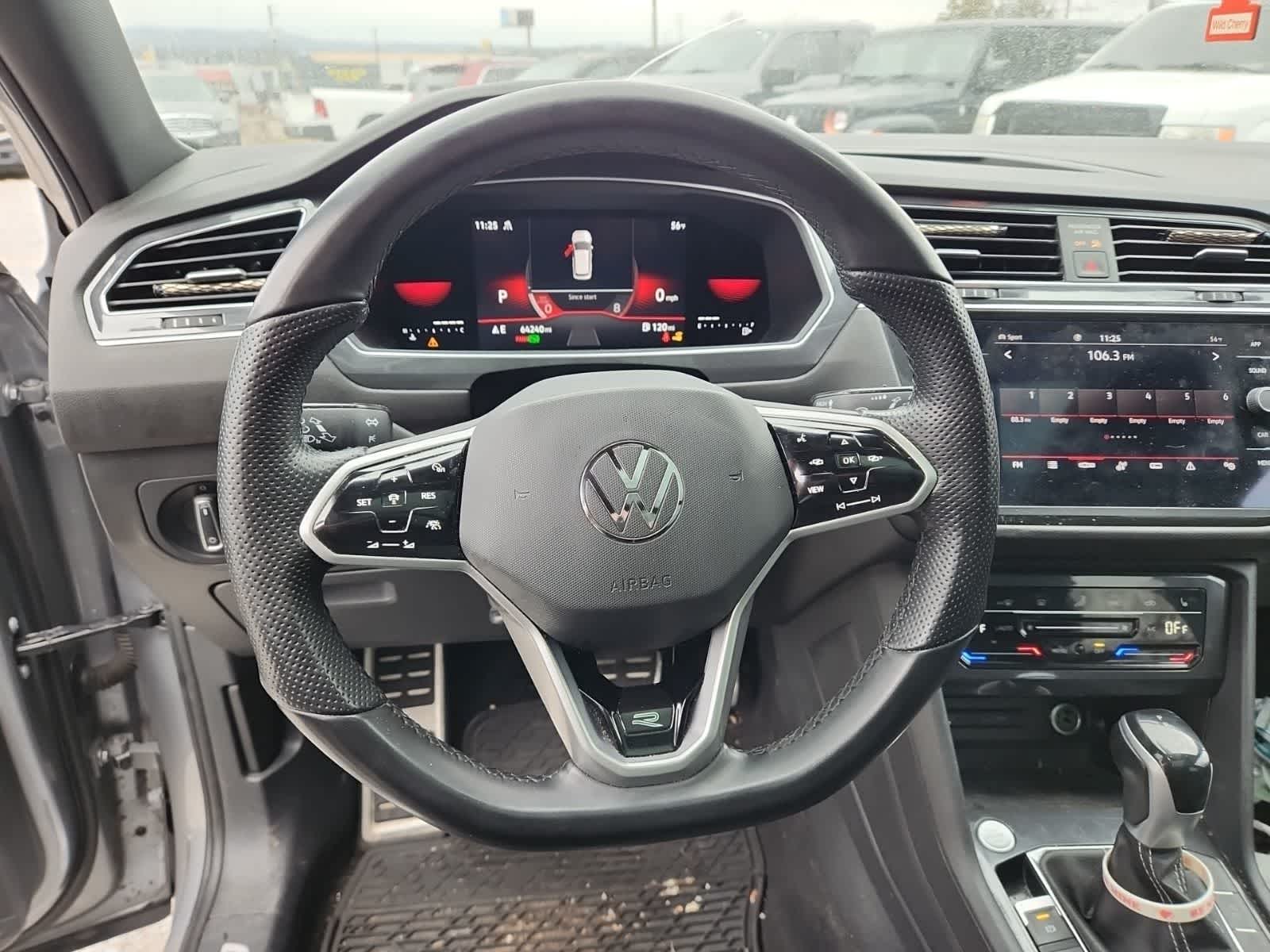 Thumbnail: 2022 Volkswagen Tiguan - 14