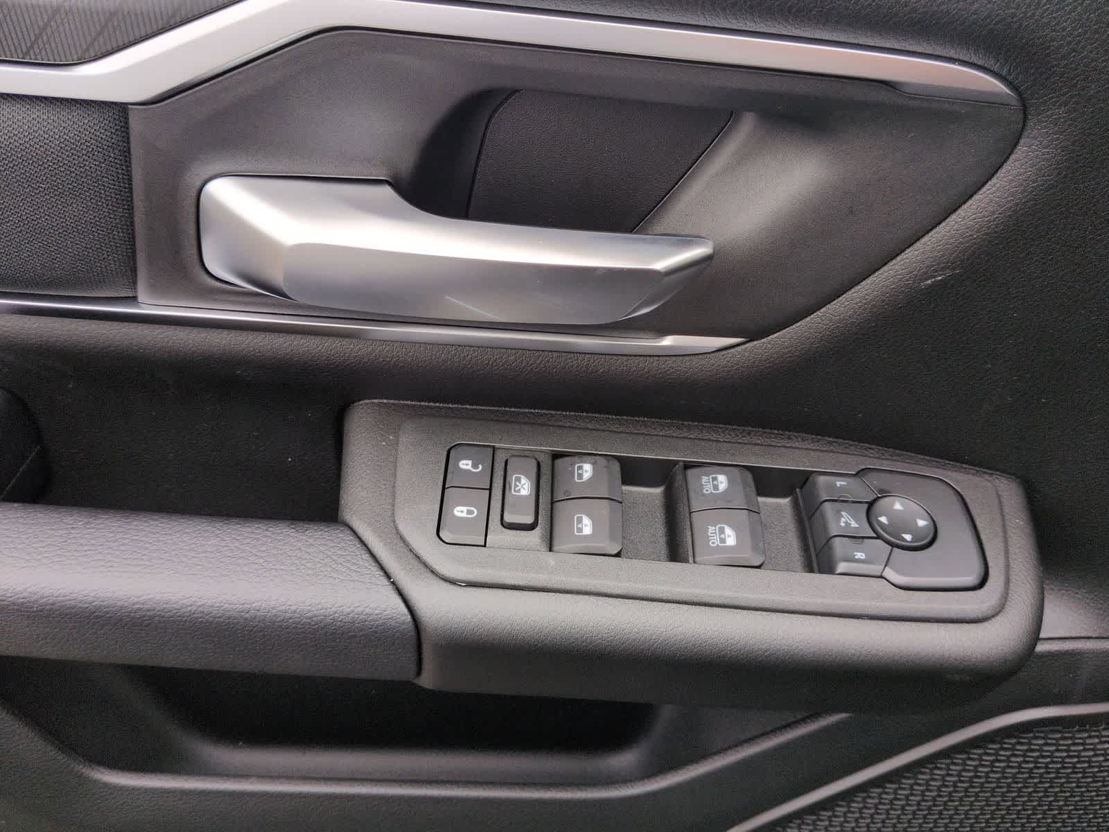 Thumbnail: 2026 RAM 1500 - 17