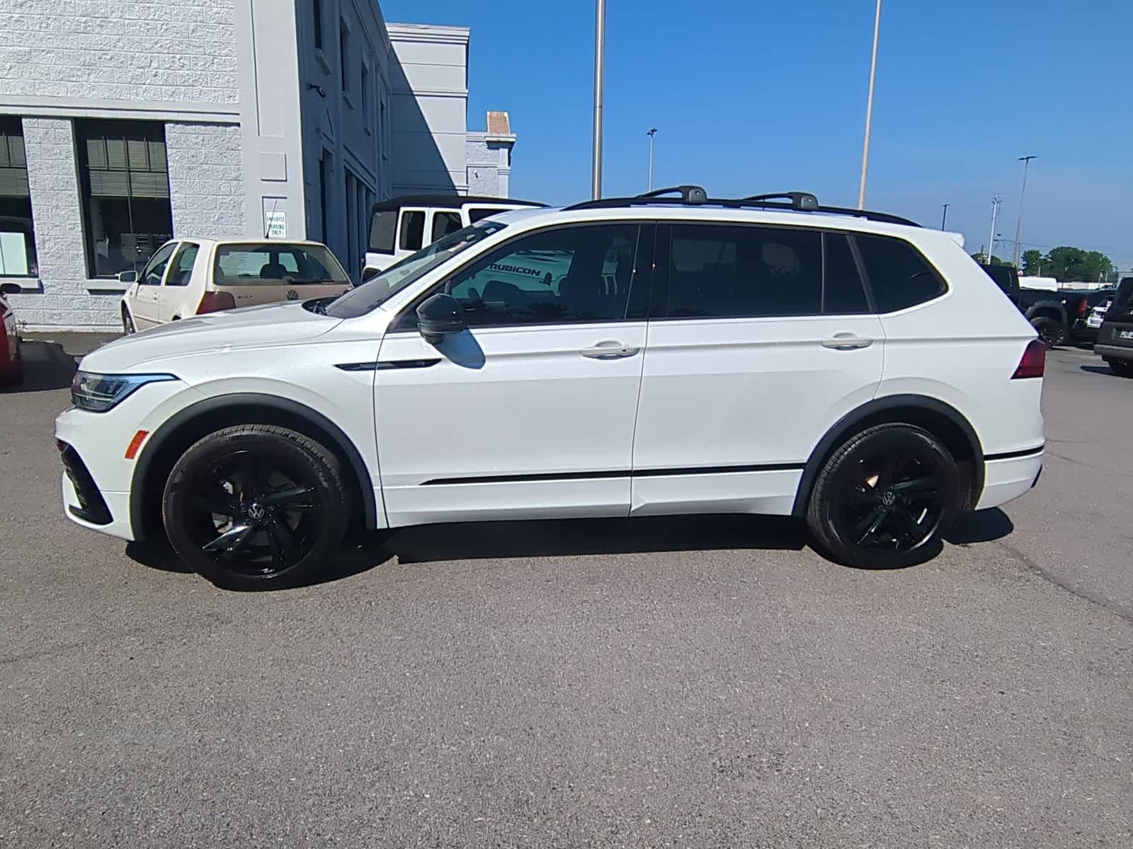 Thumbnail: 2023 Volkswagen Tiguan - 5