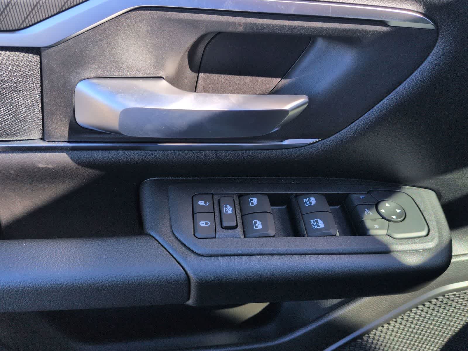 Thumbnail: 2026 RAM 1500 - 17