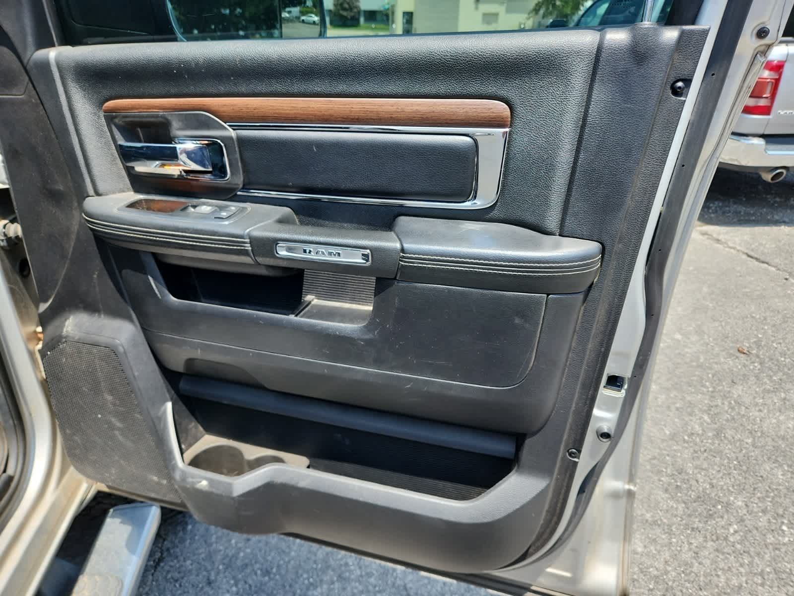 2014 RAM 3500 Laramie 22