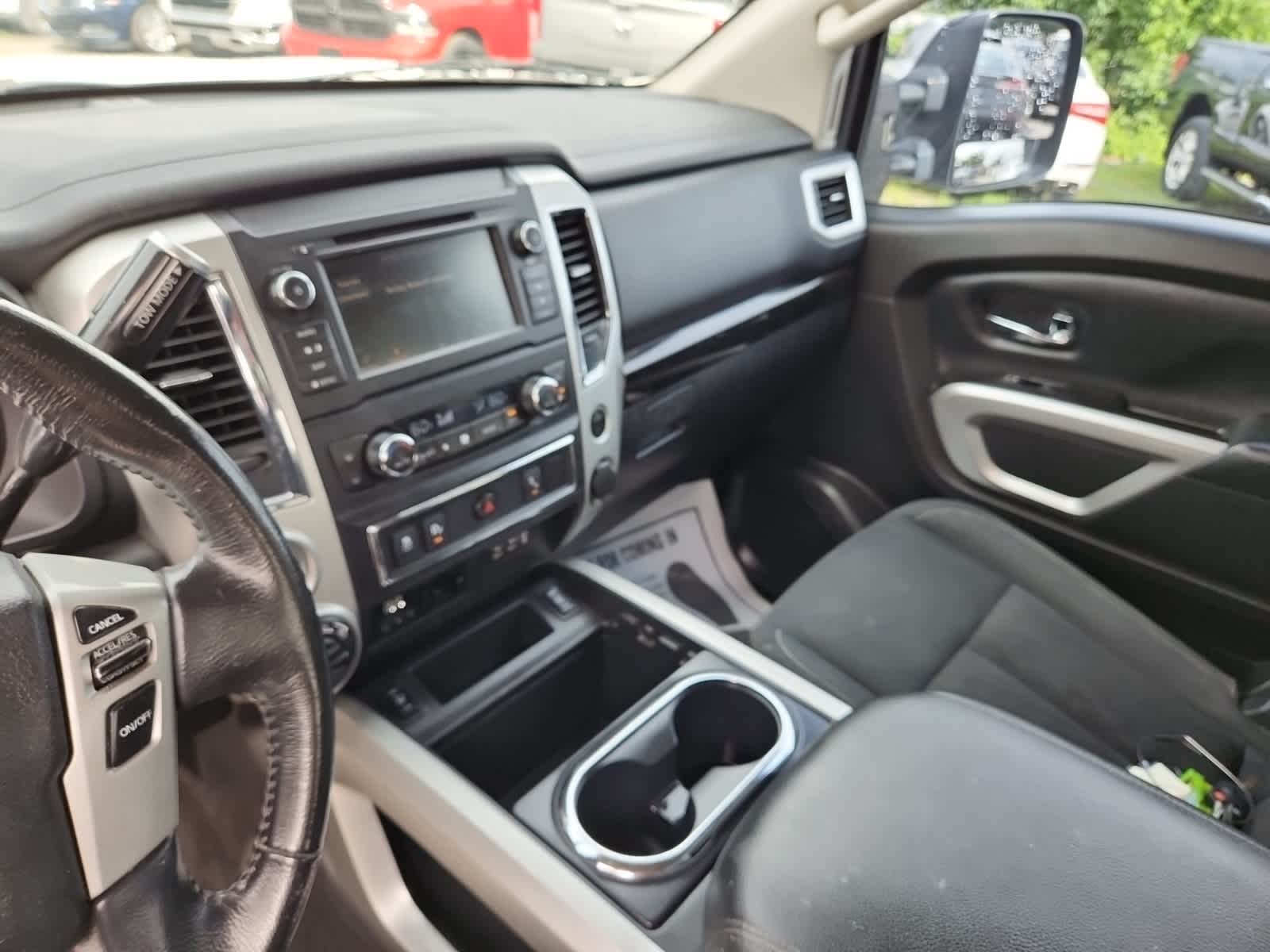 Thumbnail: 2019 Nissan Titan - 10