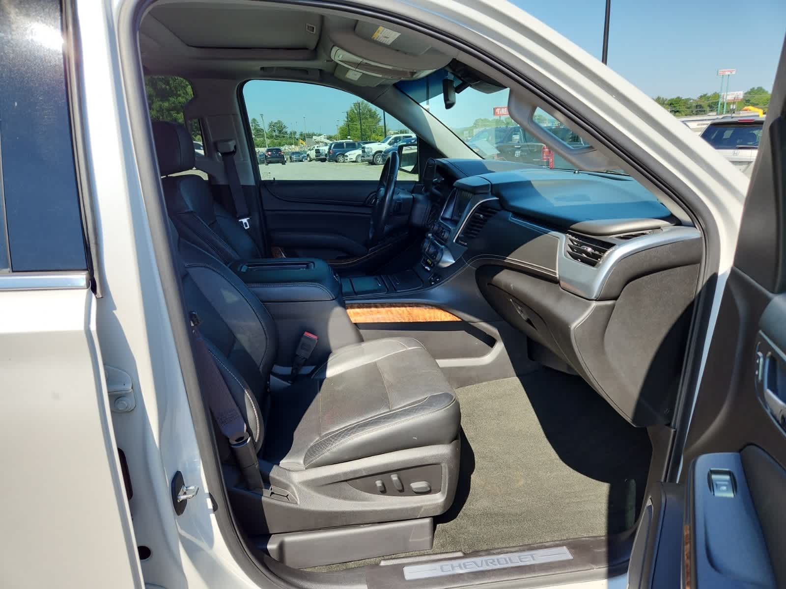 Thumbnail: 2016 Chevrolet Tahoe - 21
